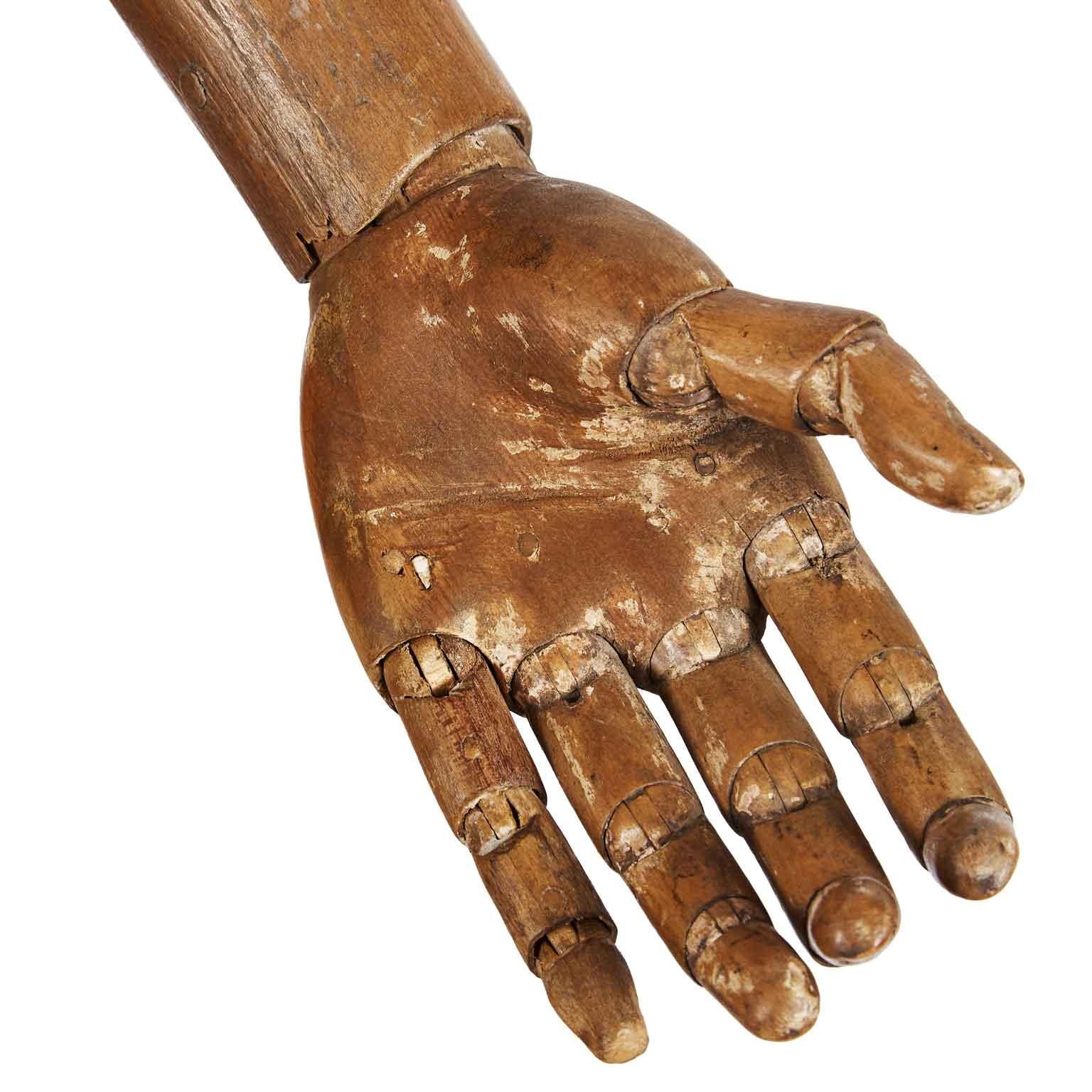 Maniquí femenino de tamaño natural Escultura articulada de haya italiana Mediados del siglo XIX - Figurative Sculpture Brown de Unknown