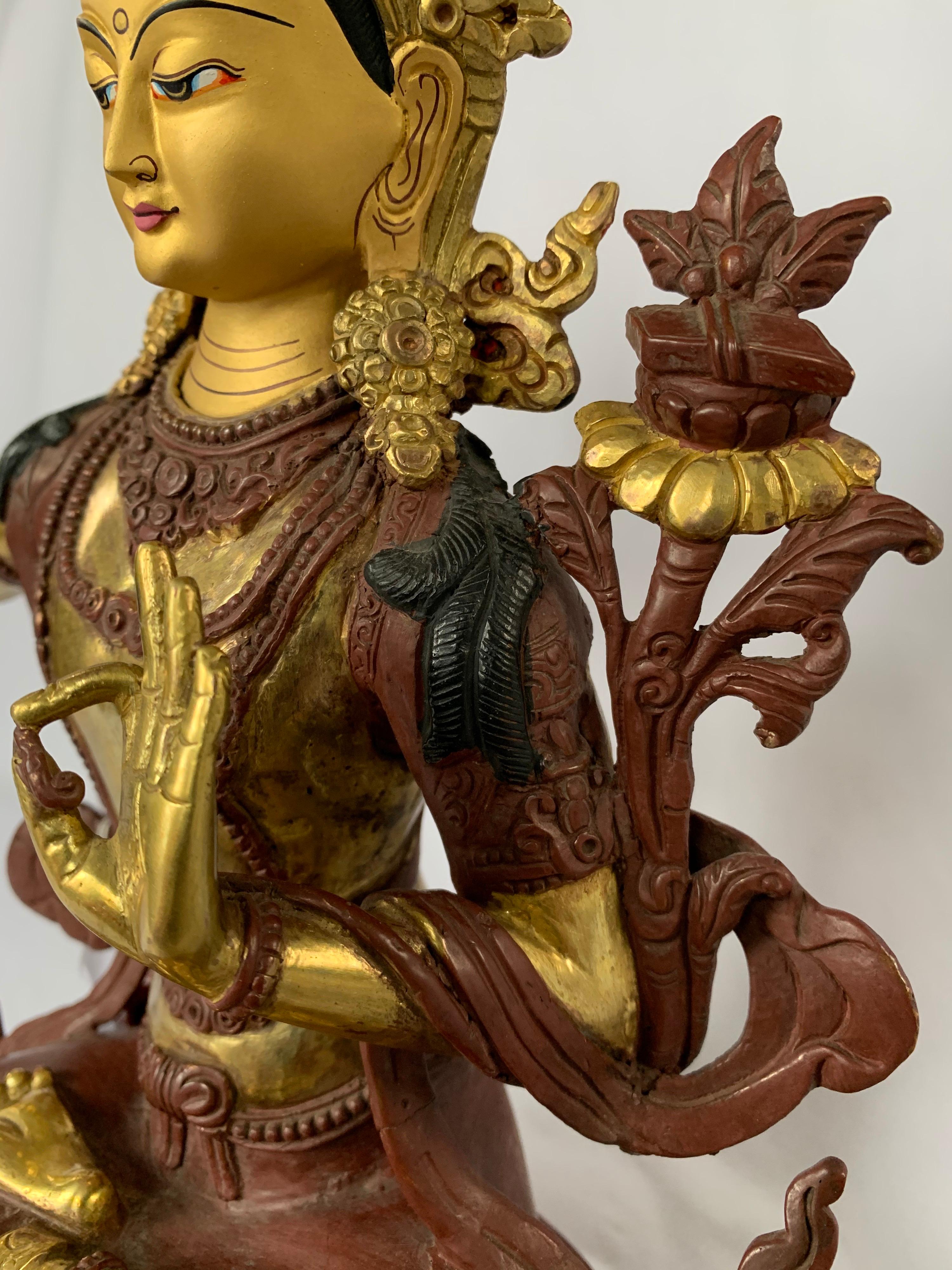 Statua di Manjushree da 12 pollici con oro 24 carati realizzata a mano con il processo a cera persa in vendita 4