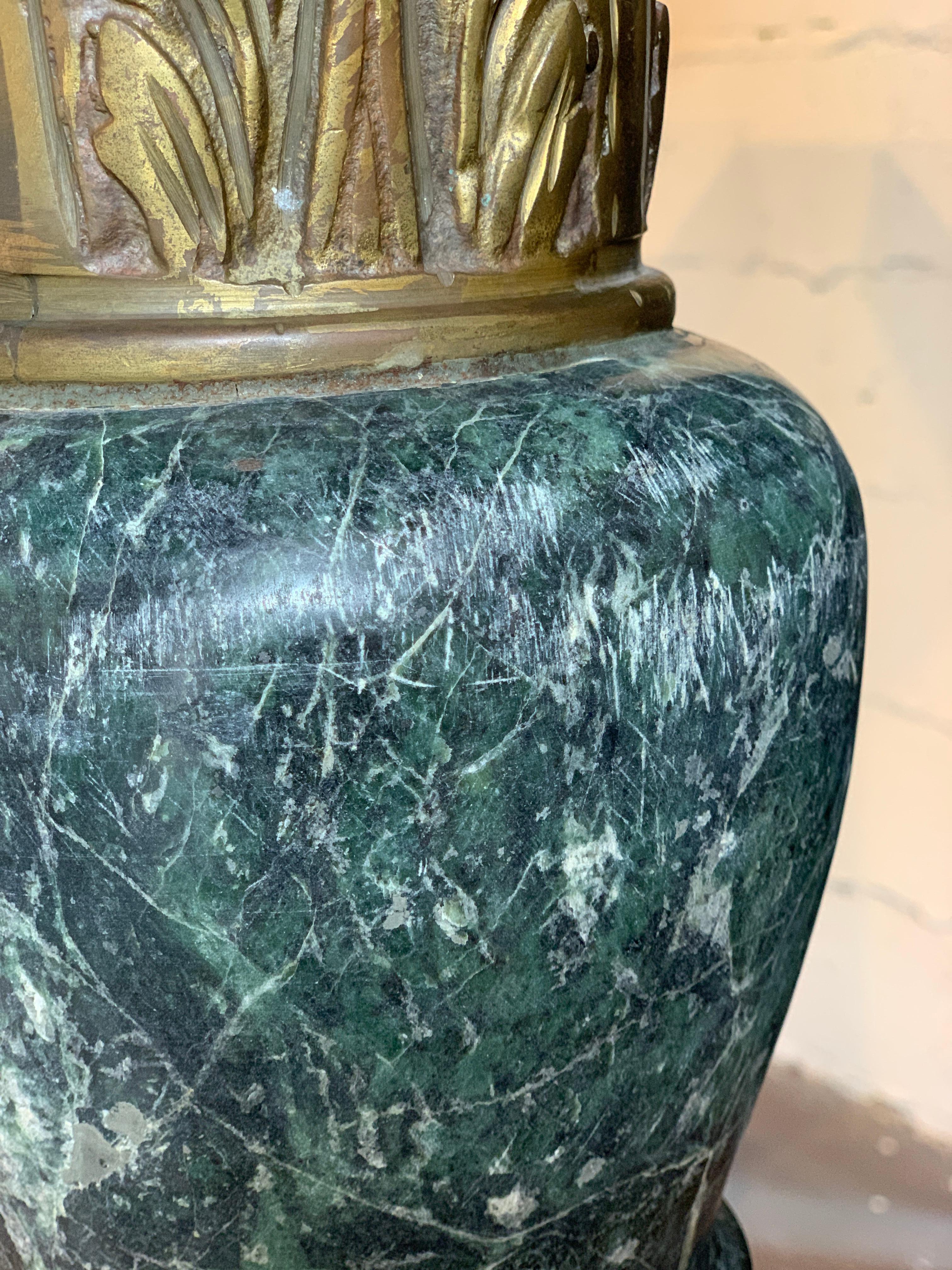 MARBLE COLUMN PEDESTAL WITH BRONZE ACANTHUS CAPITAL - Green Louis XV Style - Baroque Sculpture by Unknown