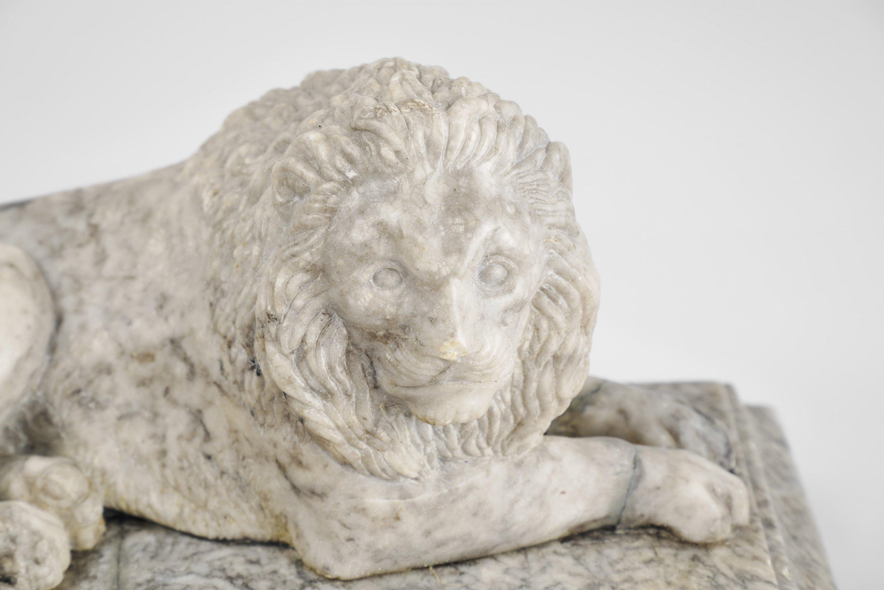 Marmorfigur eines liegenden Löwen, 19. Jahrhundert im Angebot 2