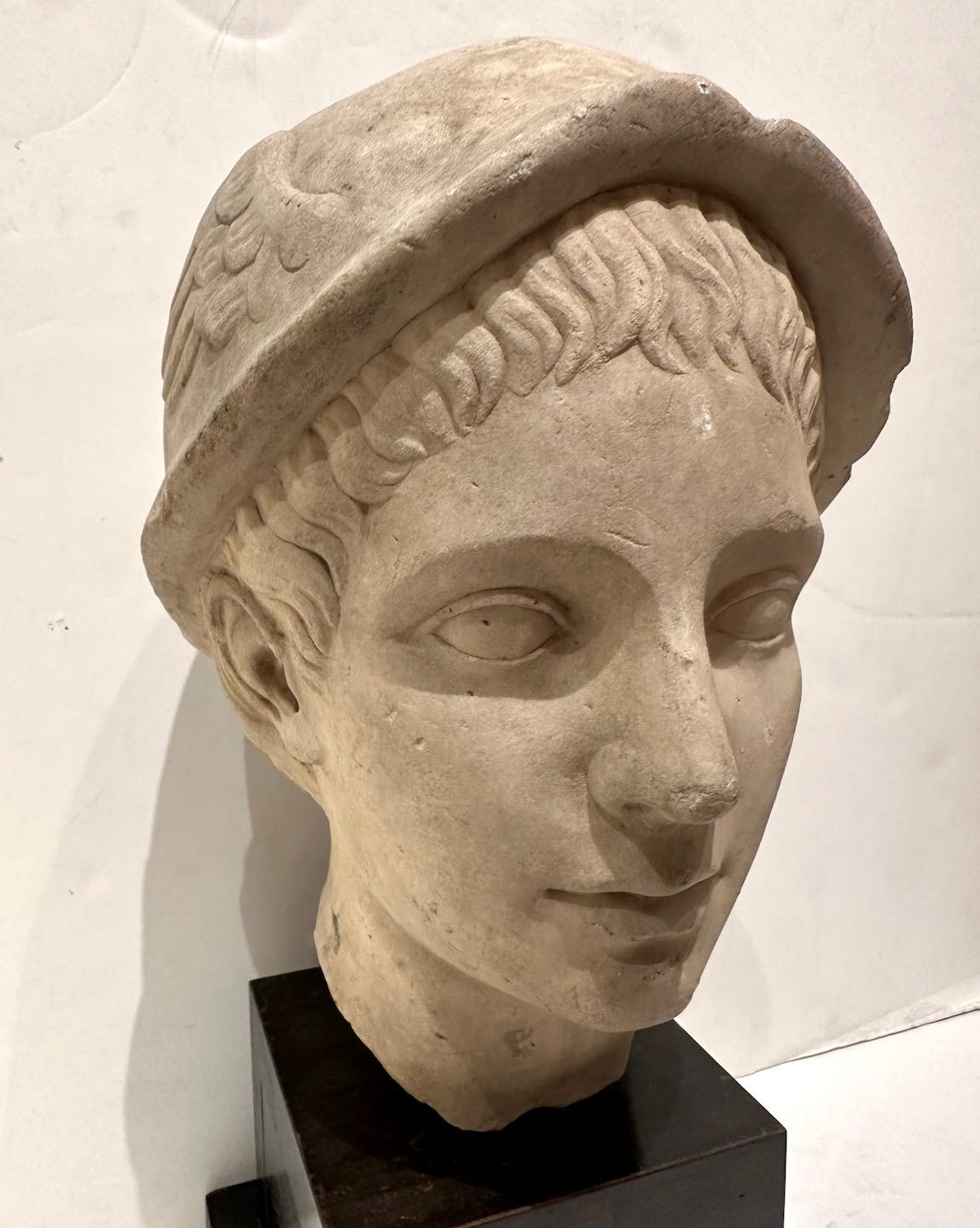 Testa di marmo di Mercurio - Figurative Sculpture Marrone di Unknown