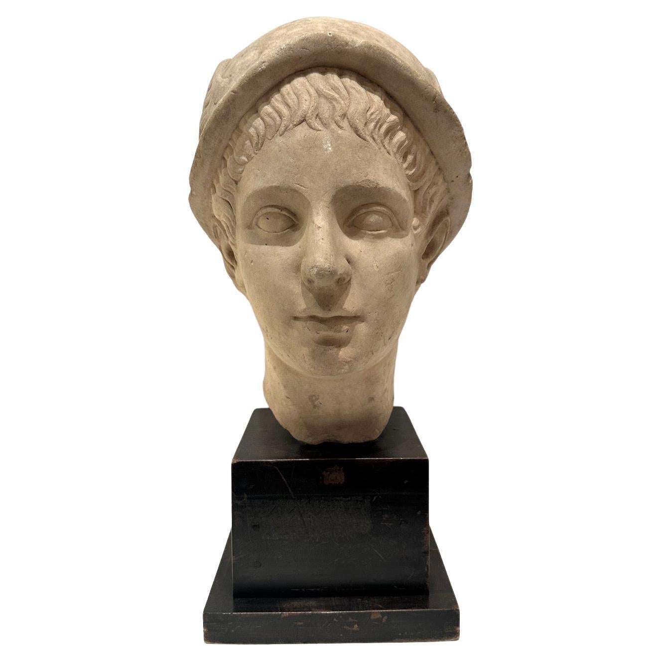 Figurative Sculpture di Unknown - Testa di marmo di Mercurio