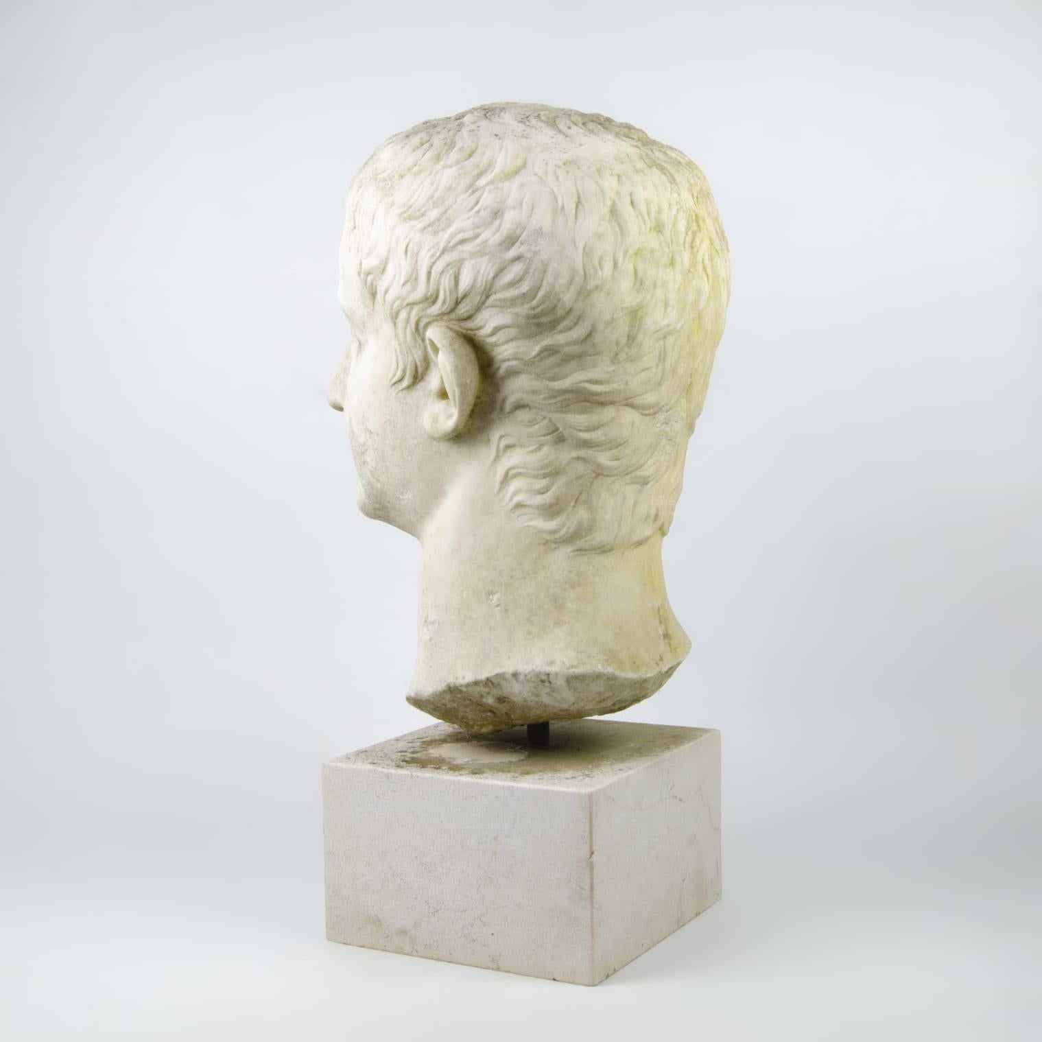 Marmorkopf des römischen Kaisers Tiberius – Sculpture von Unknown