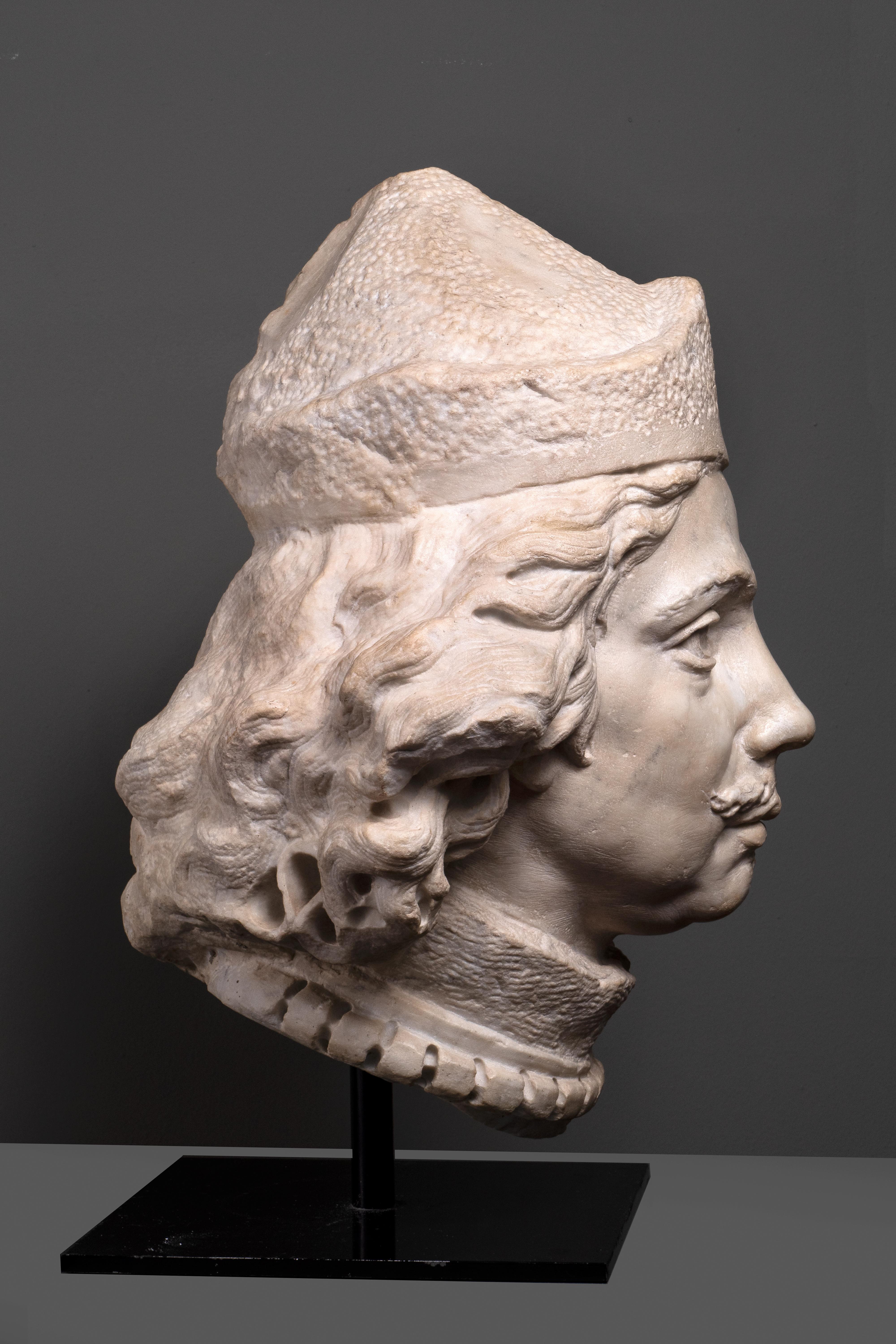 MARBLE PORTRAIT HEAD OF VENETIAN DOGE, Italy, 18th Century For Sale 3