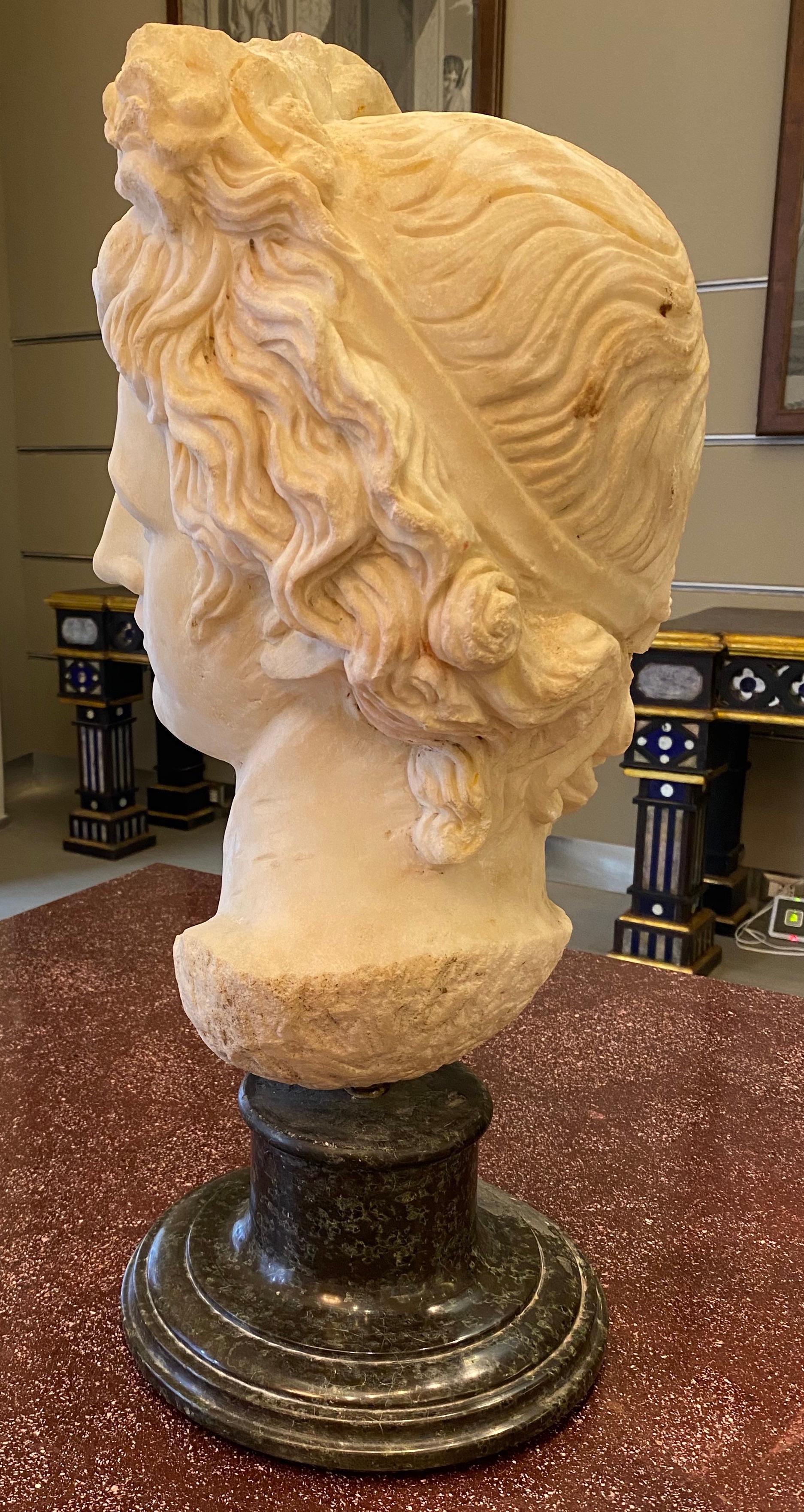 Marble Sculpture of Roman Mythological subject Apollo For Sale 2