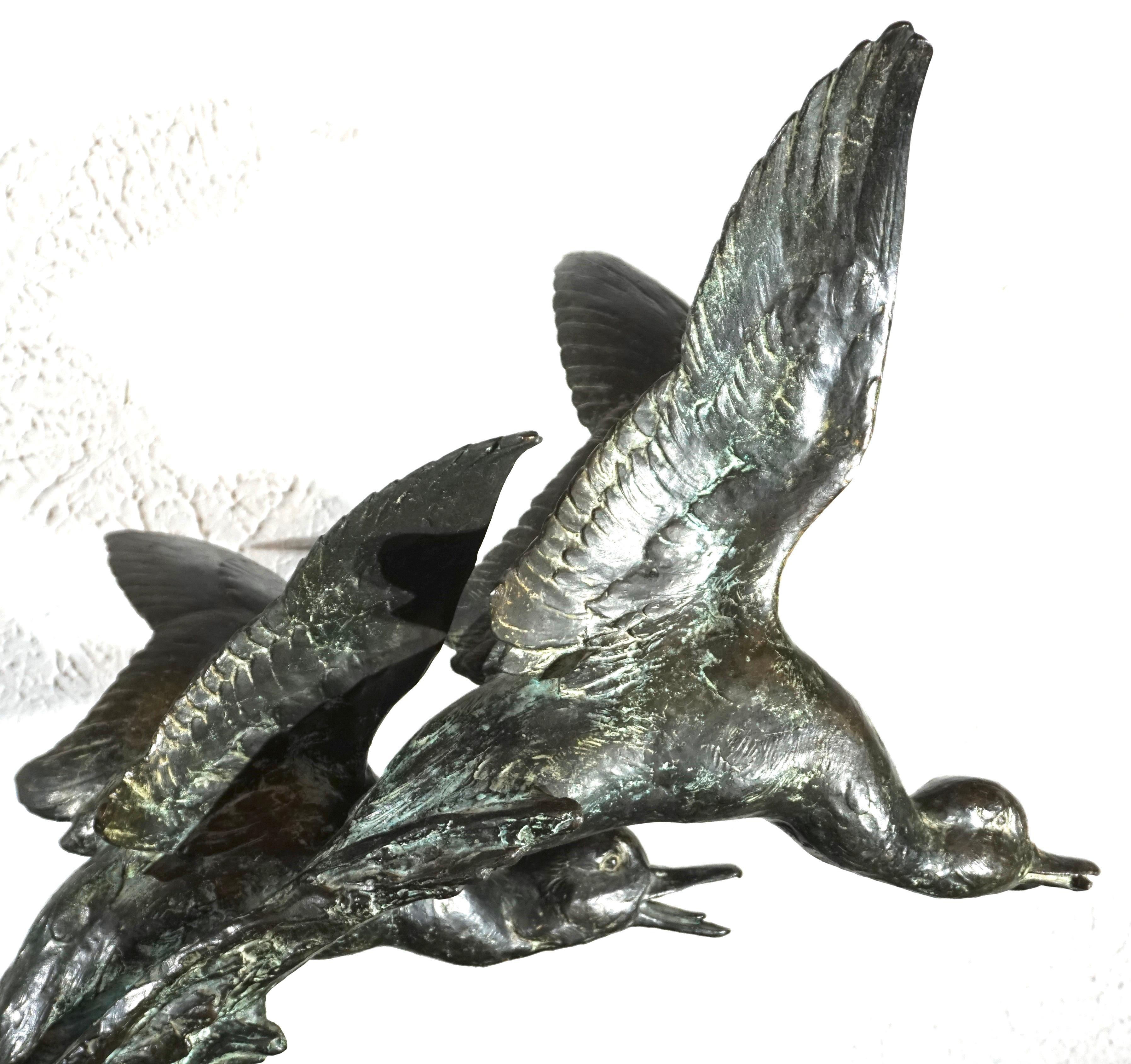 Maximilien-Louis Fiot Scultura in bronzo di anatre in volo in vendita 6