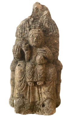 Mittelalterliche, gekrönte Jungfrau und Kind Sedes Sapientiae, acephatische Granitskulptur 