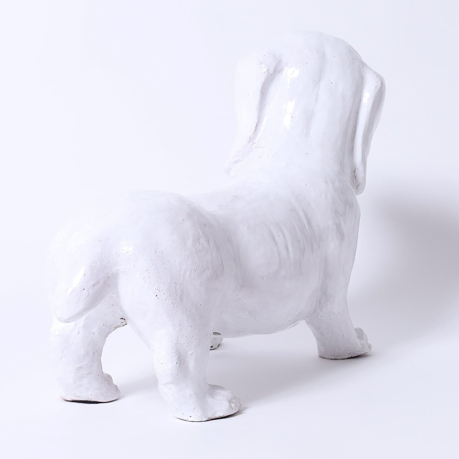 Teckel ou sculpture de chien en terre cuite émaillée du milieu du siècle dernier en vente 3