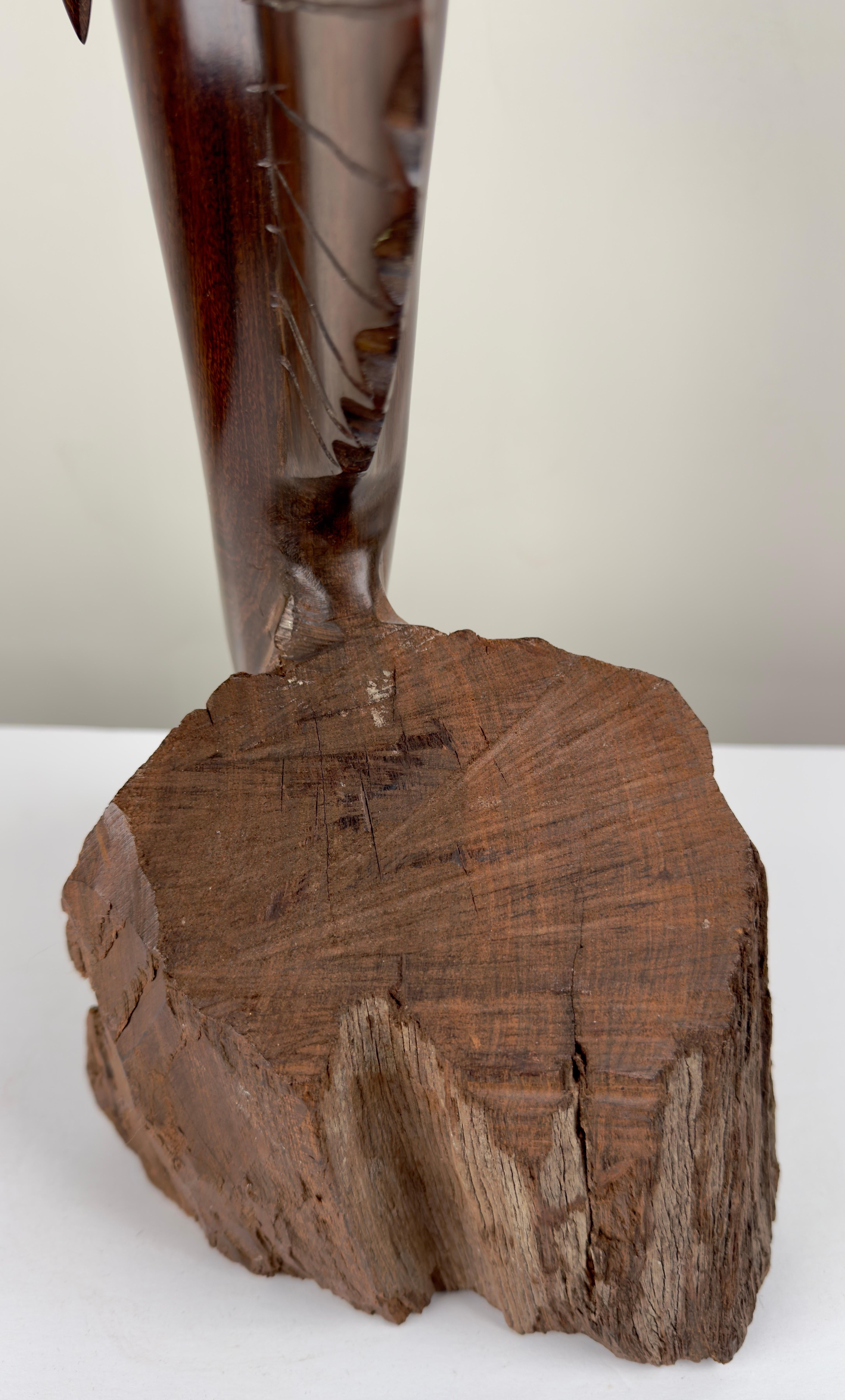 Sculpture de épée de mer en bois sculptée à la main du milieu du siècle dernier  en vente 8