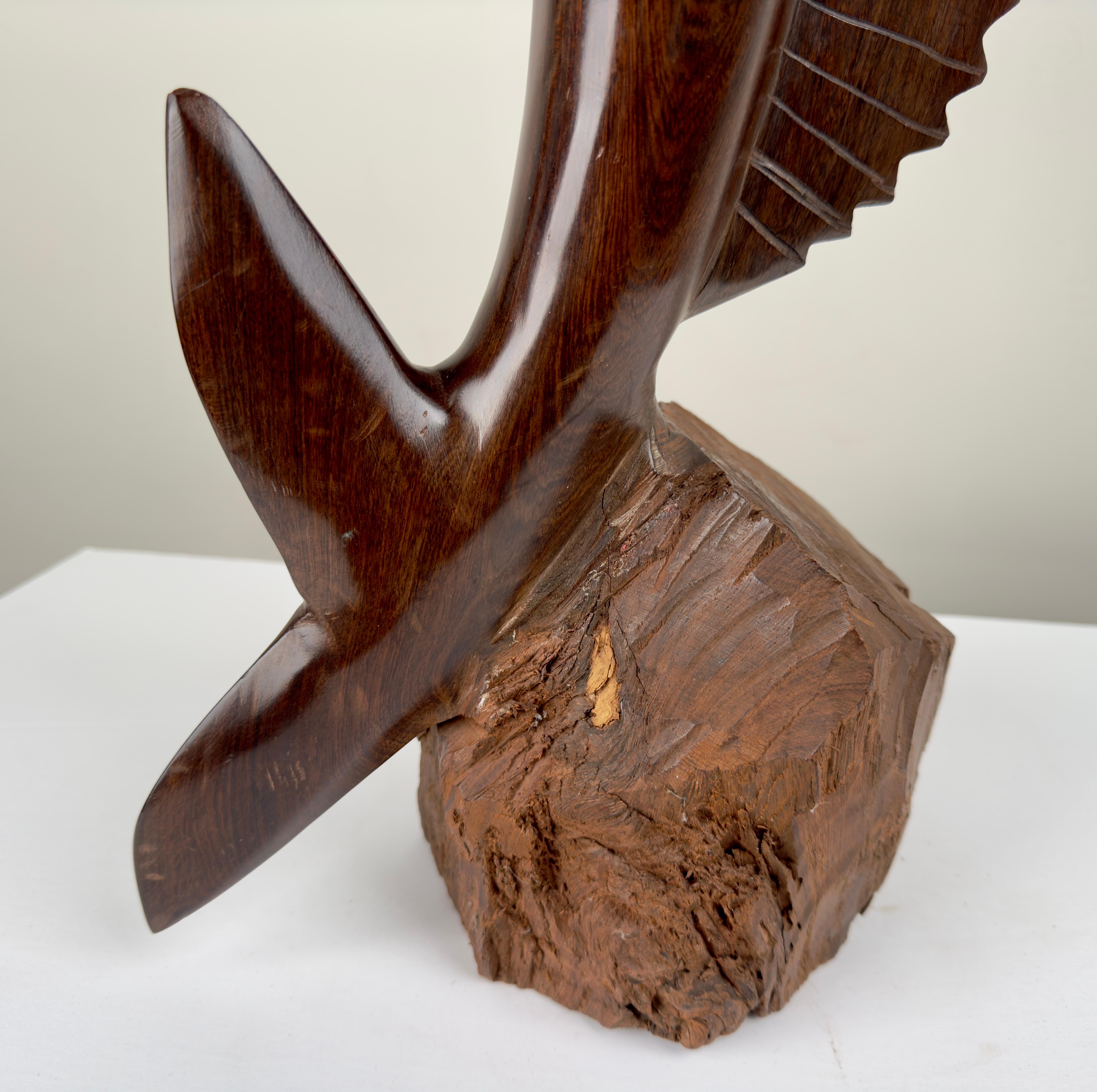 Sculpture de épée de mer en bois sculptée à la main du milieu du siècle dernier  en vente 6