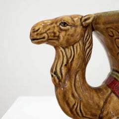 Vase à chameau en céramique émaillée japonaise de style majolique du milieu du siècle, vers les années 1960