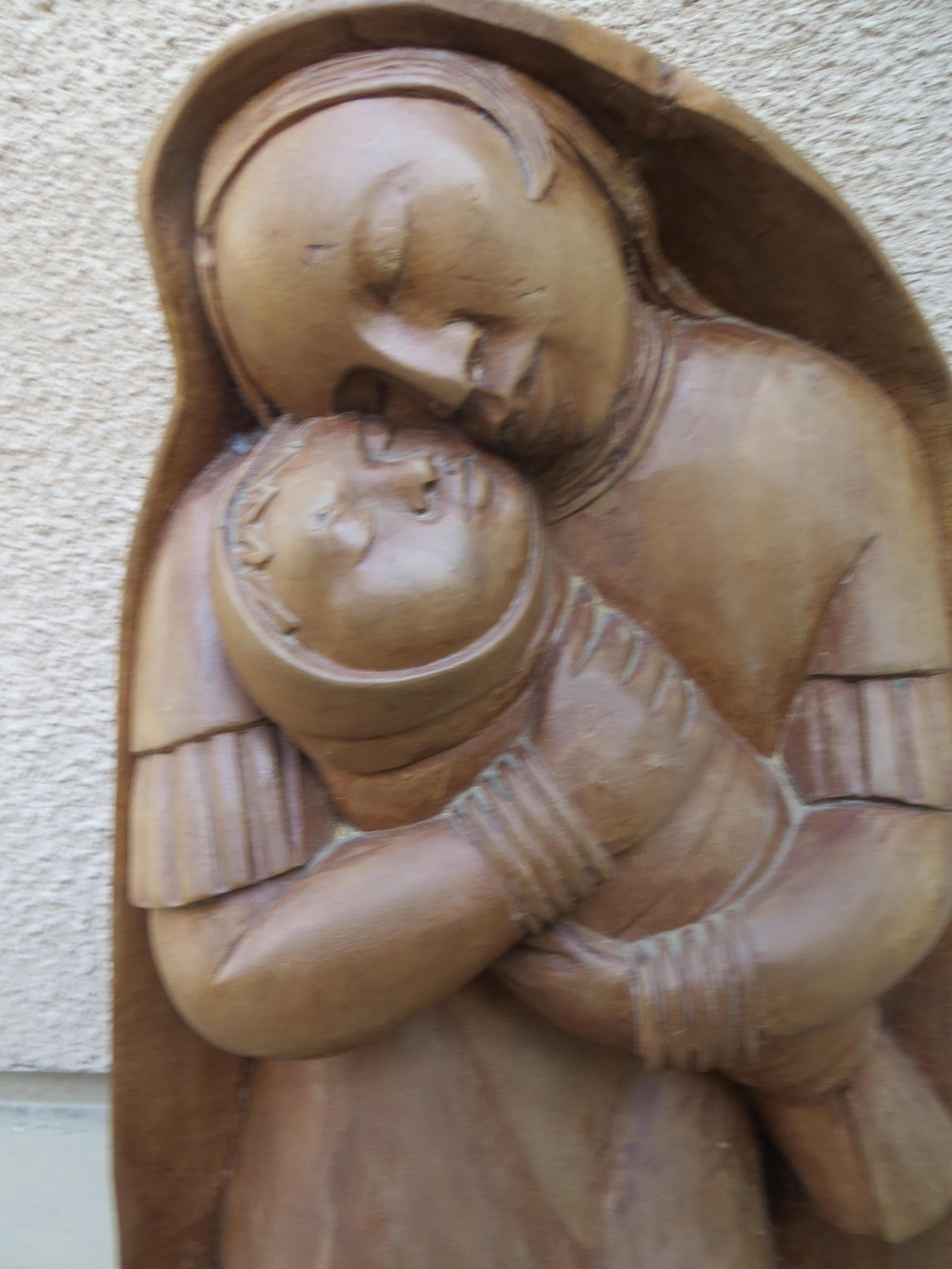 Mexikanische Skulptur aus Rosenholz „Maternity“ aus der Mitte desXX. Jahrhunderts  – Sculpture von Unknown