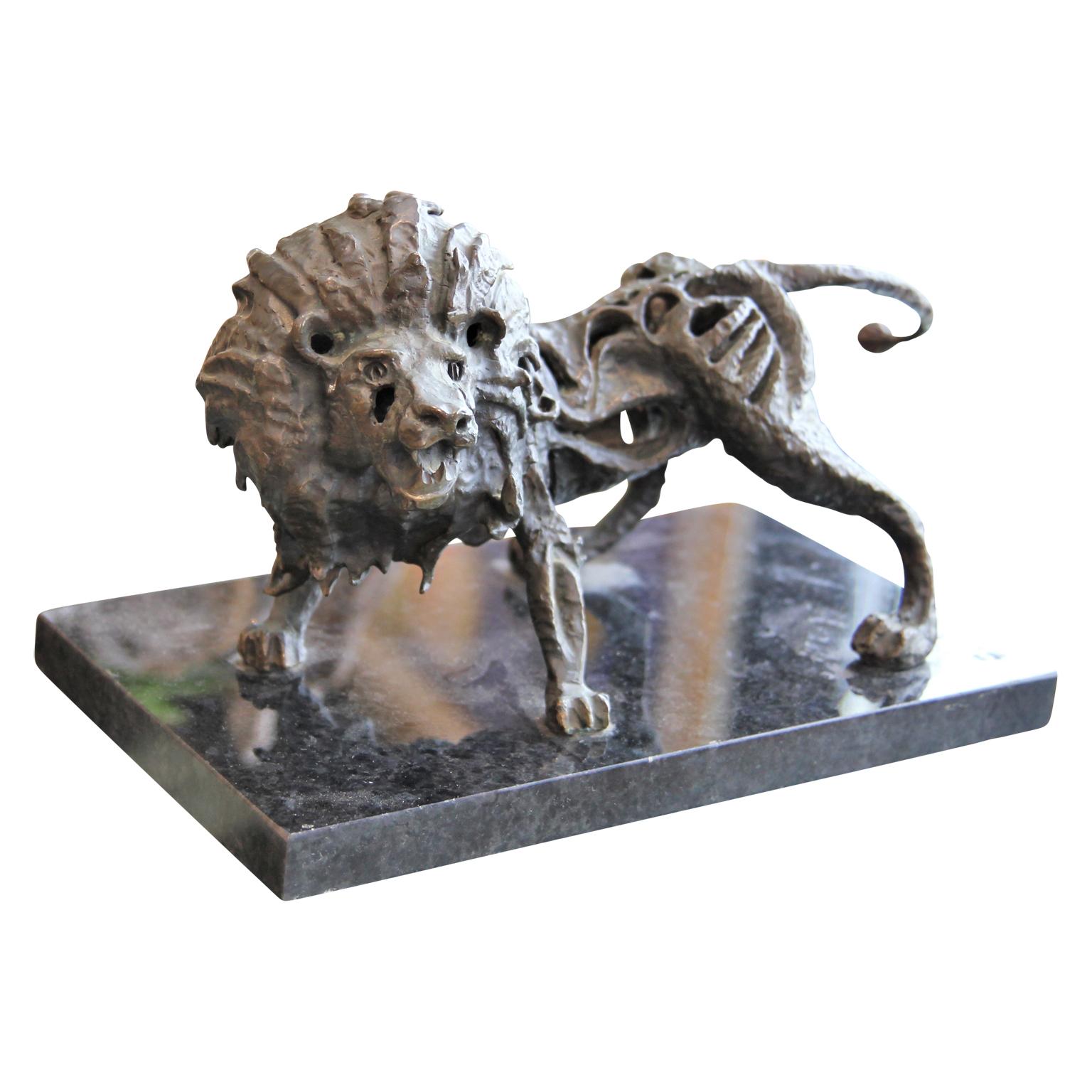 Abstrakte skelettierte Tierskulptur eines Löwen aus Bronze, Moderne (Gold), Figurative Sculpture, von Unknown
