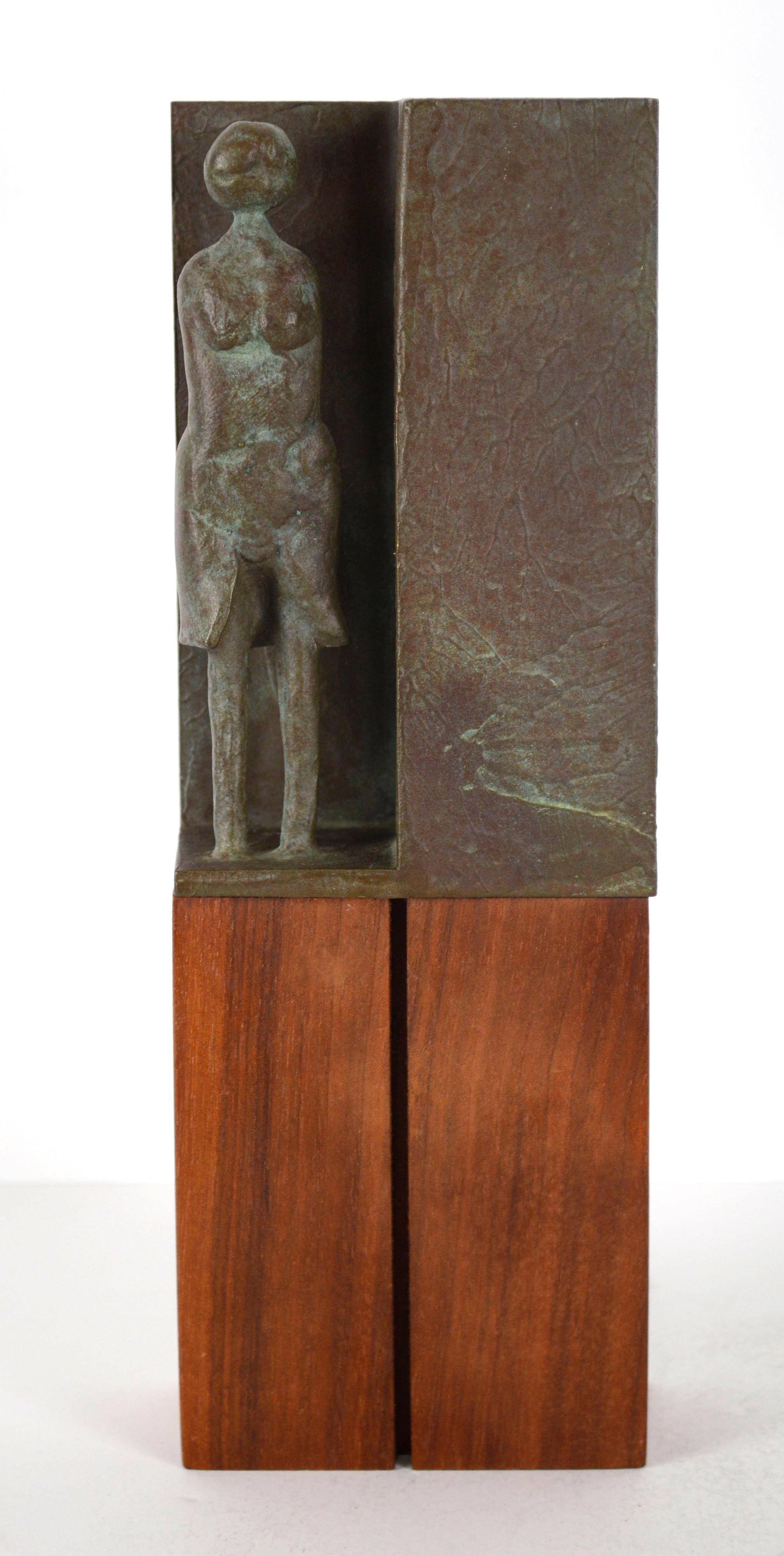 Moderne brutalistische figurative Skulptur aus Bronze und Holz, modern  – Sculpture von Unknown