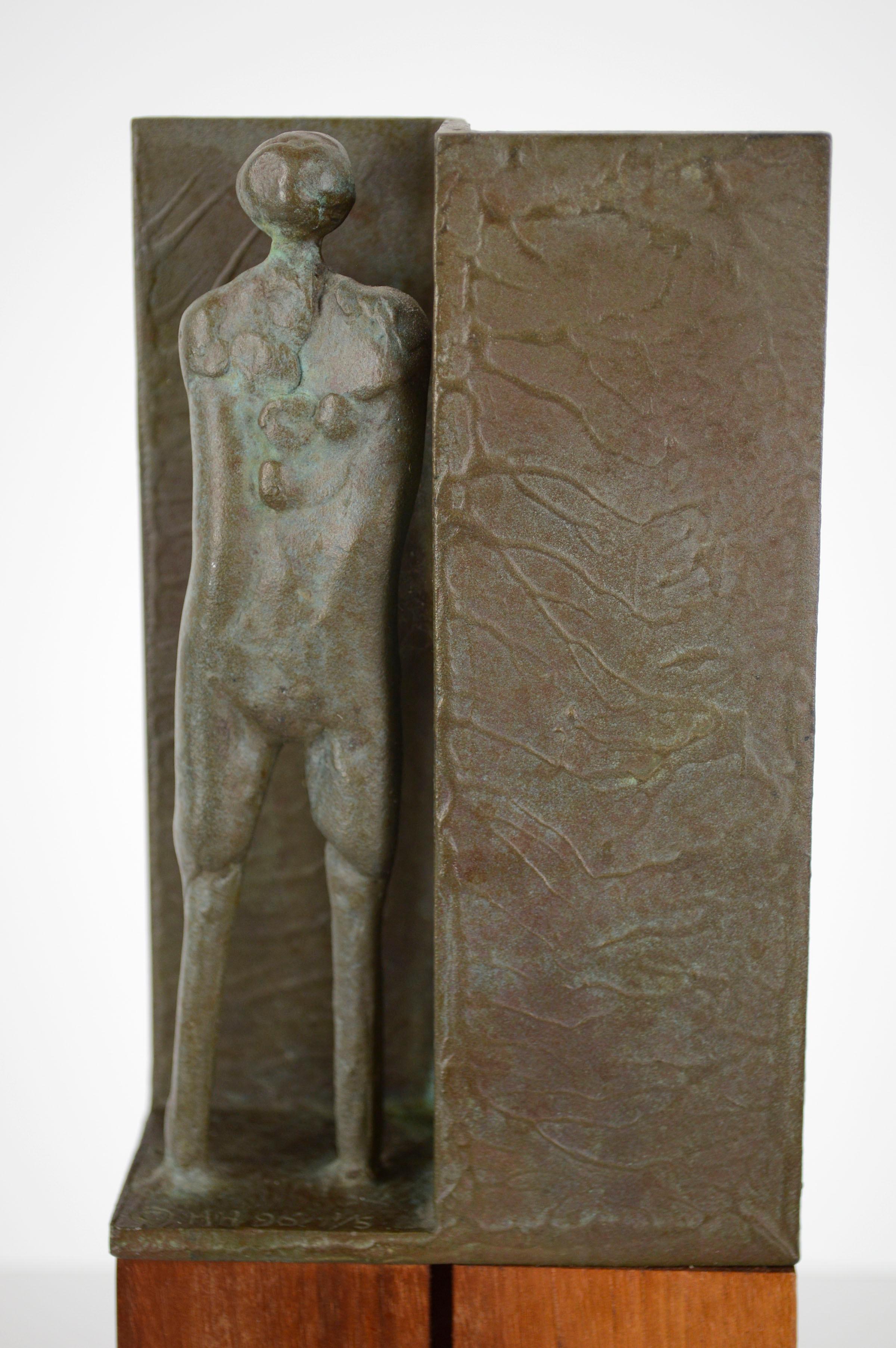 Moderne brutalistische figurative Skulptur aus Bronze und Holz, modern  im Angebot 1