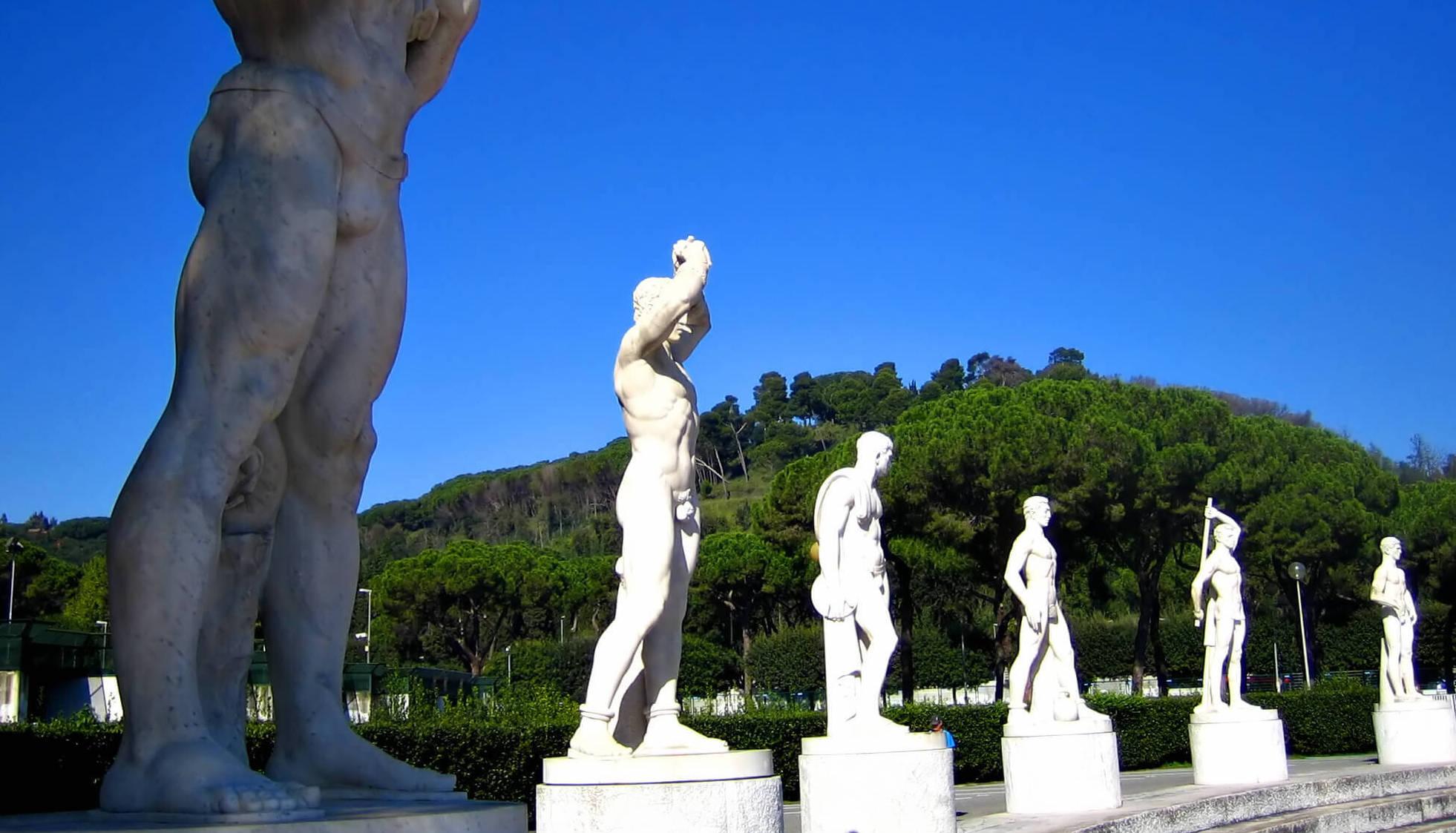  Monumentale italienische Rationalistische Marmorskulpturen von Herkules und Discobolo im Angebot 14