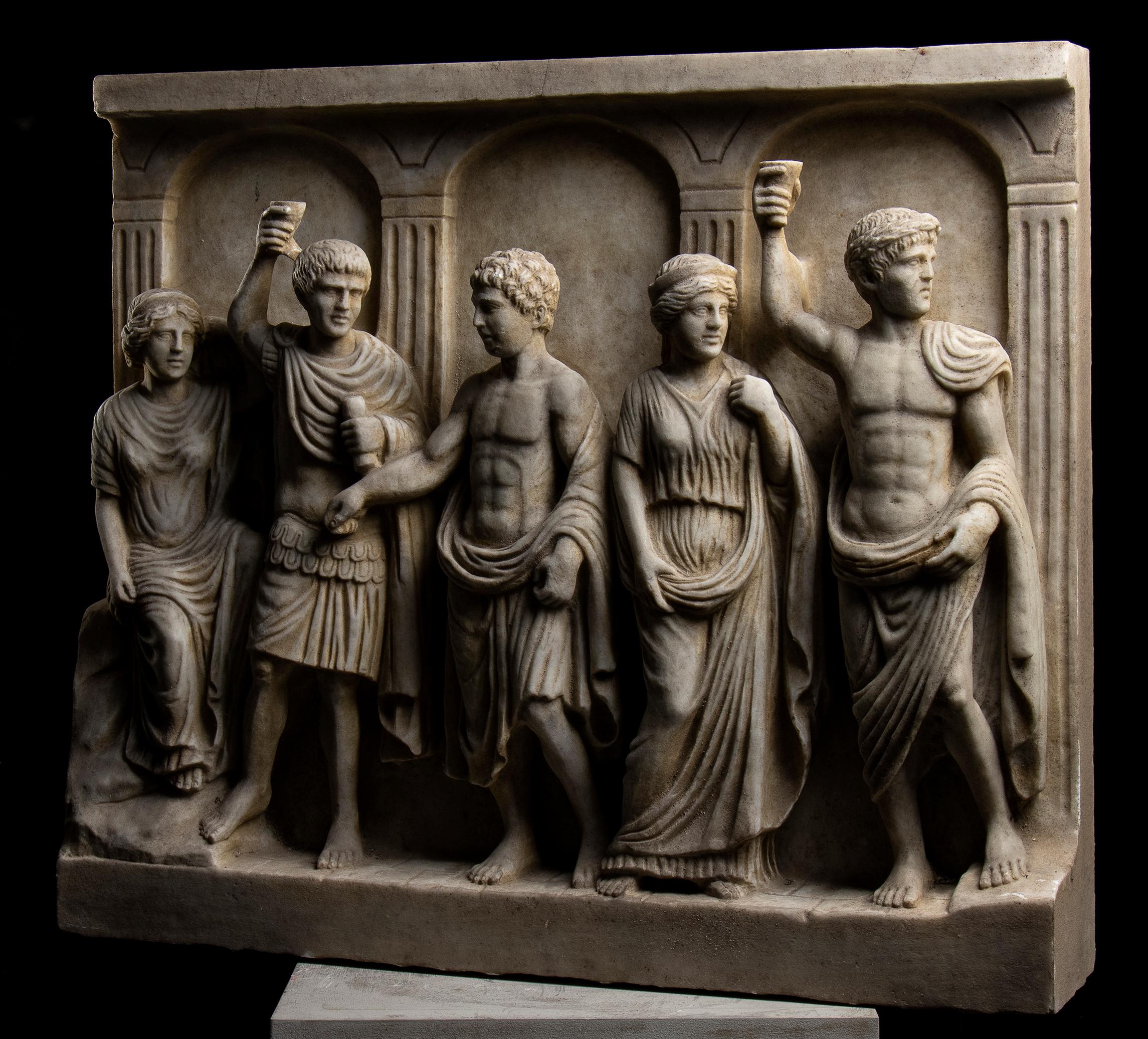 Scultura monumentale in marmo a rilievo romano raffigurante l'apoteosi di Augusto - Sculpture di Unknown