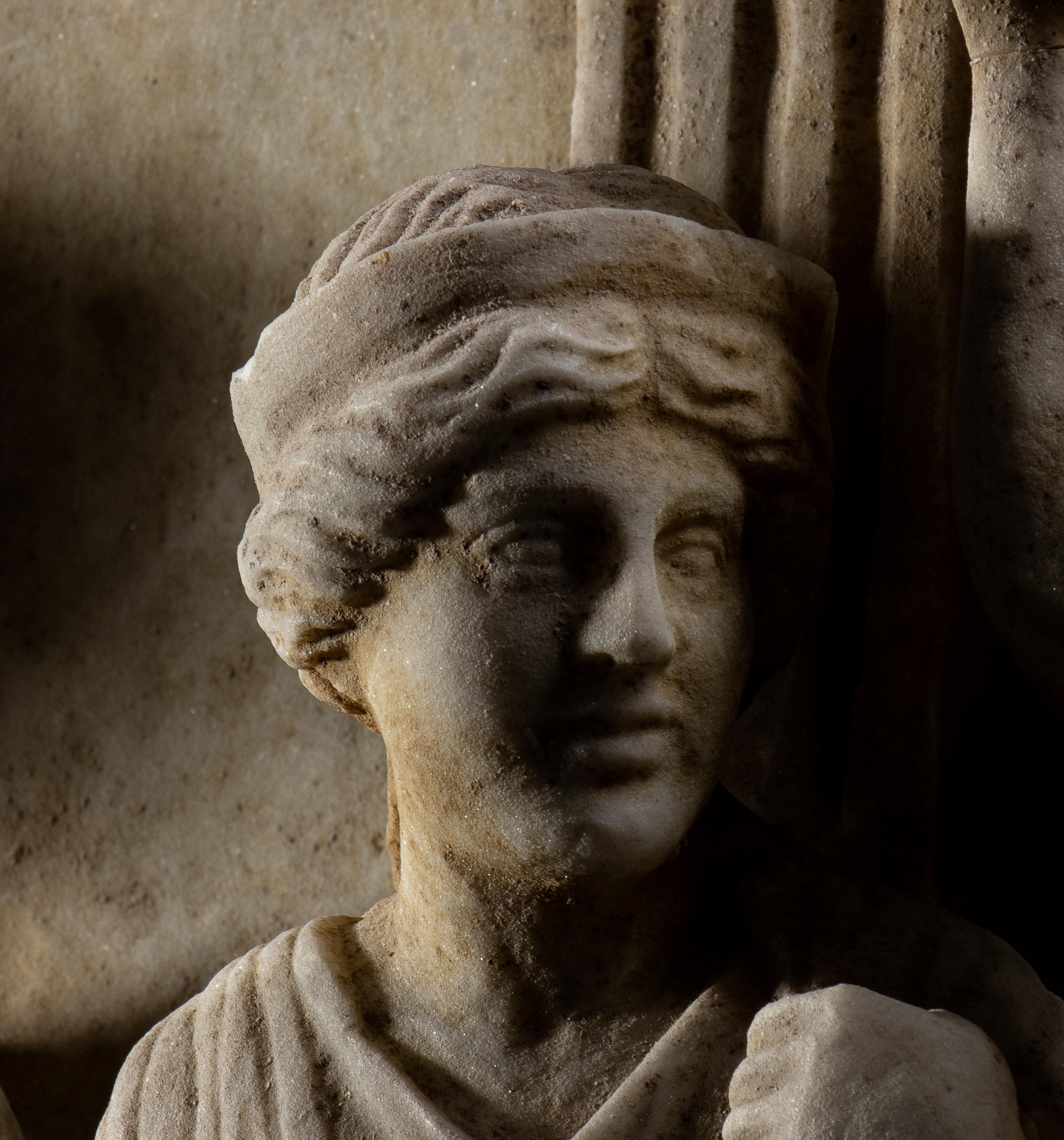 Scultura monumentale in marmo a rilievo romano raffigurante l'apoteosi di Augusto in vendita 2