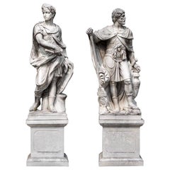 Pareja monumental de esculturas de figuras clásicas en mármol blanco