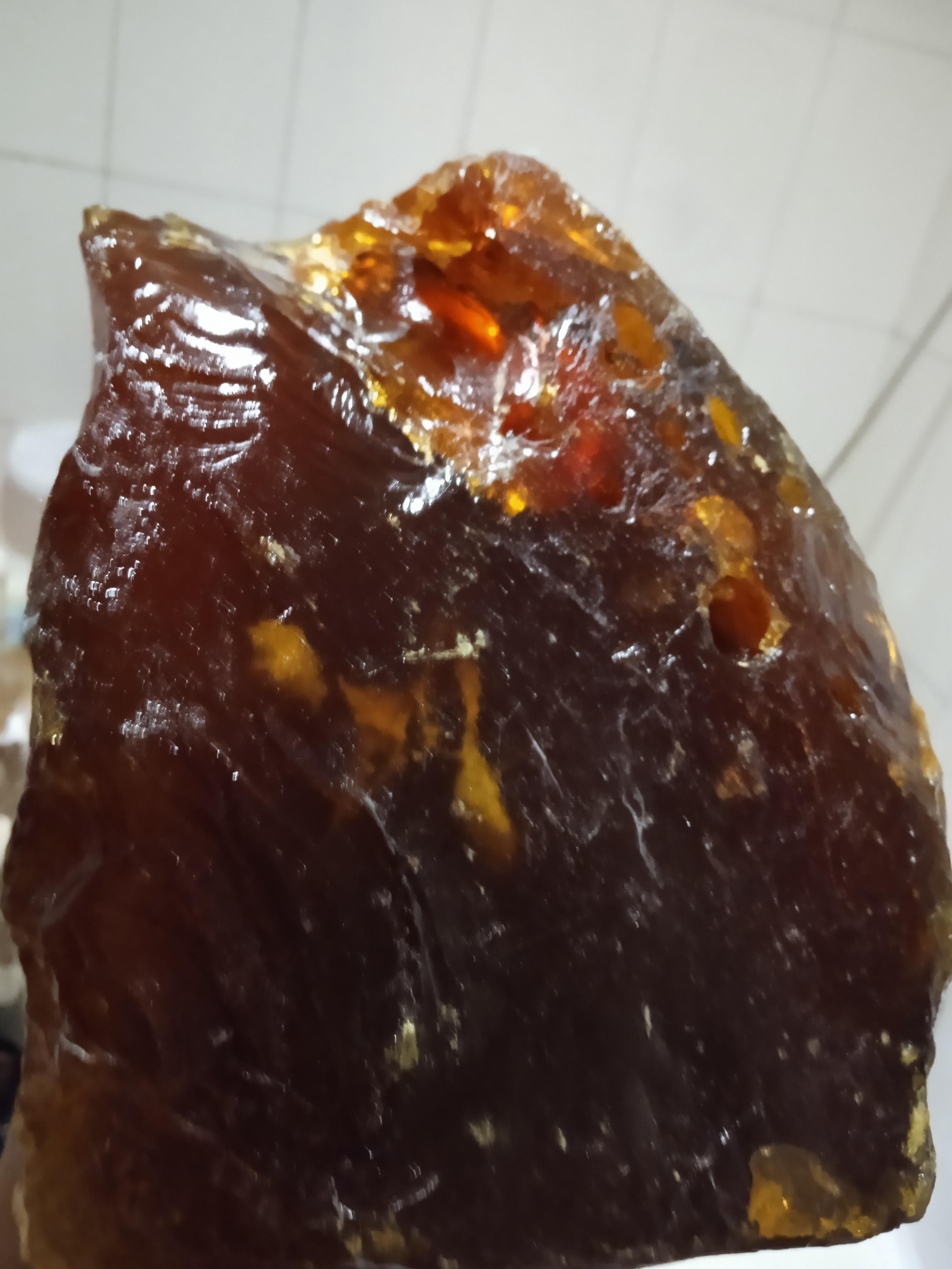 Natural amber specimen 2.8kilo For Sale 1