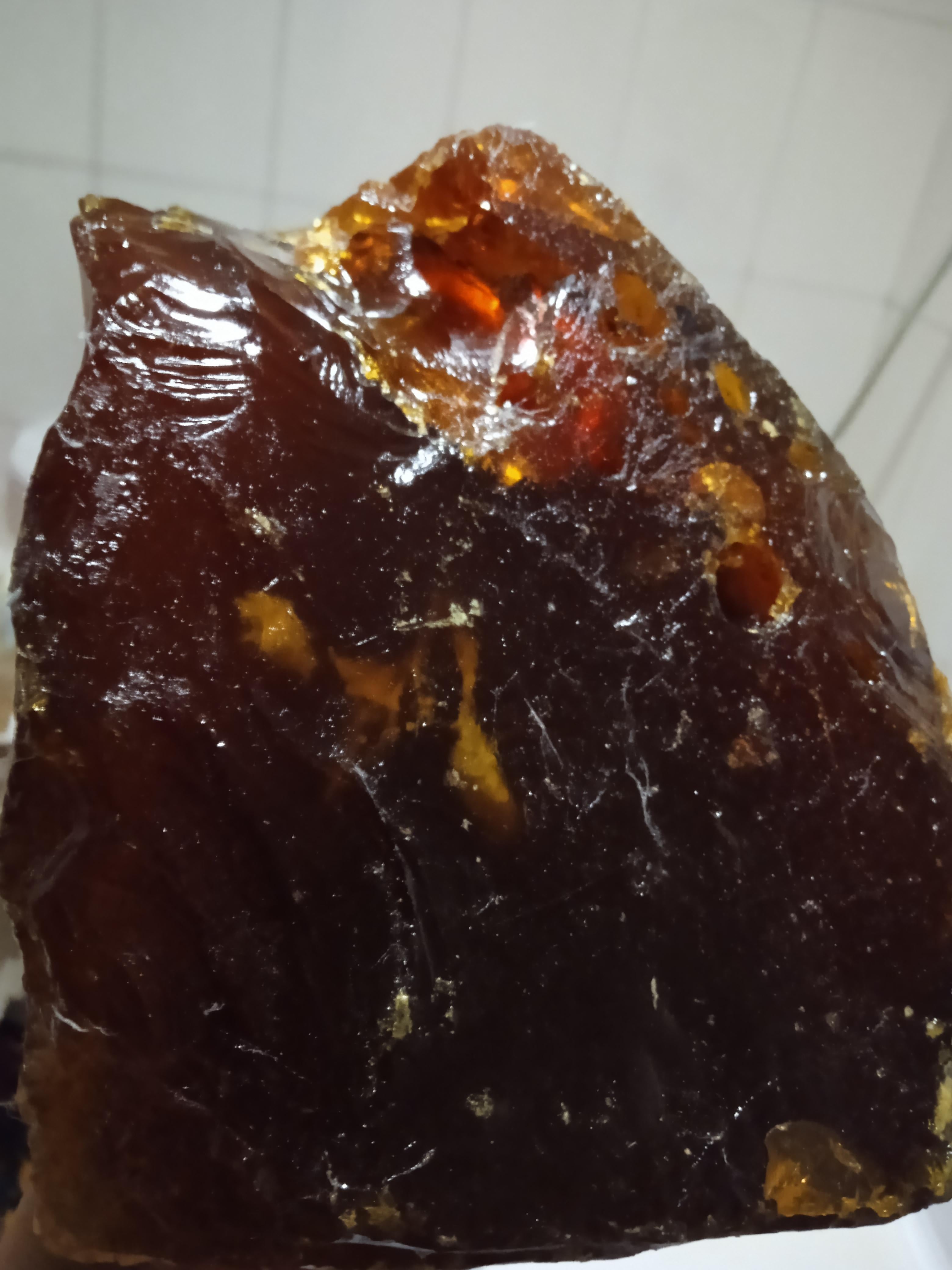 Natural amber specimen 2.8kilo For Sale 3