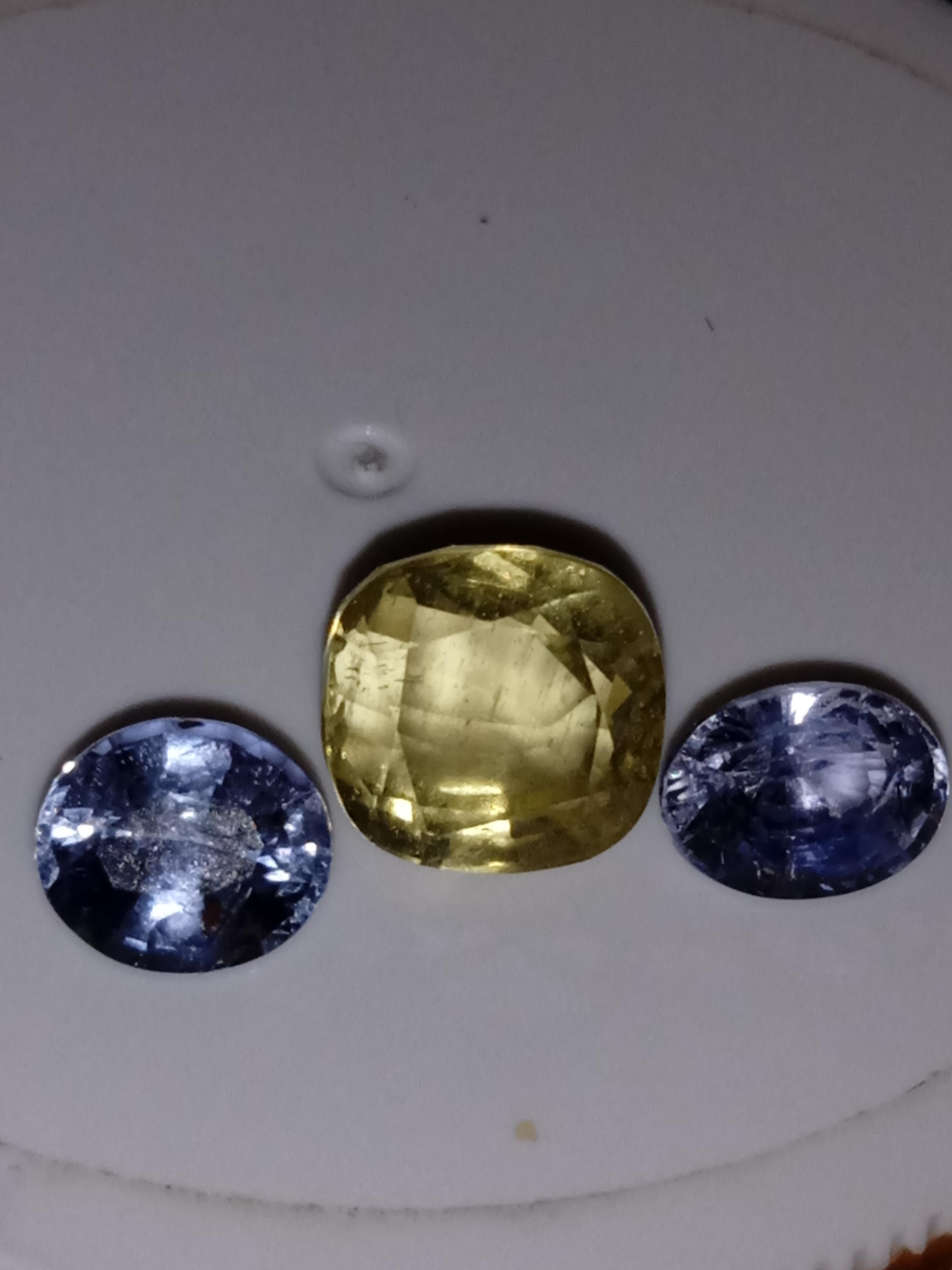 Natürliche blaue Saphire und gelbe Spinelle 6,35 Ständer im Angebot 2