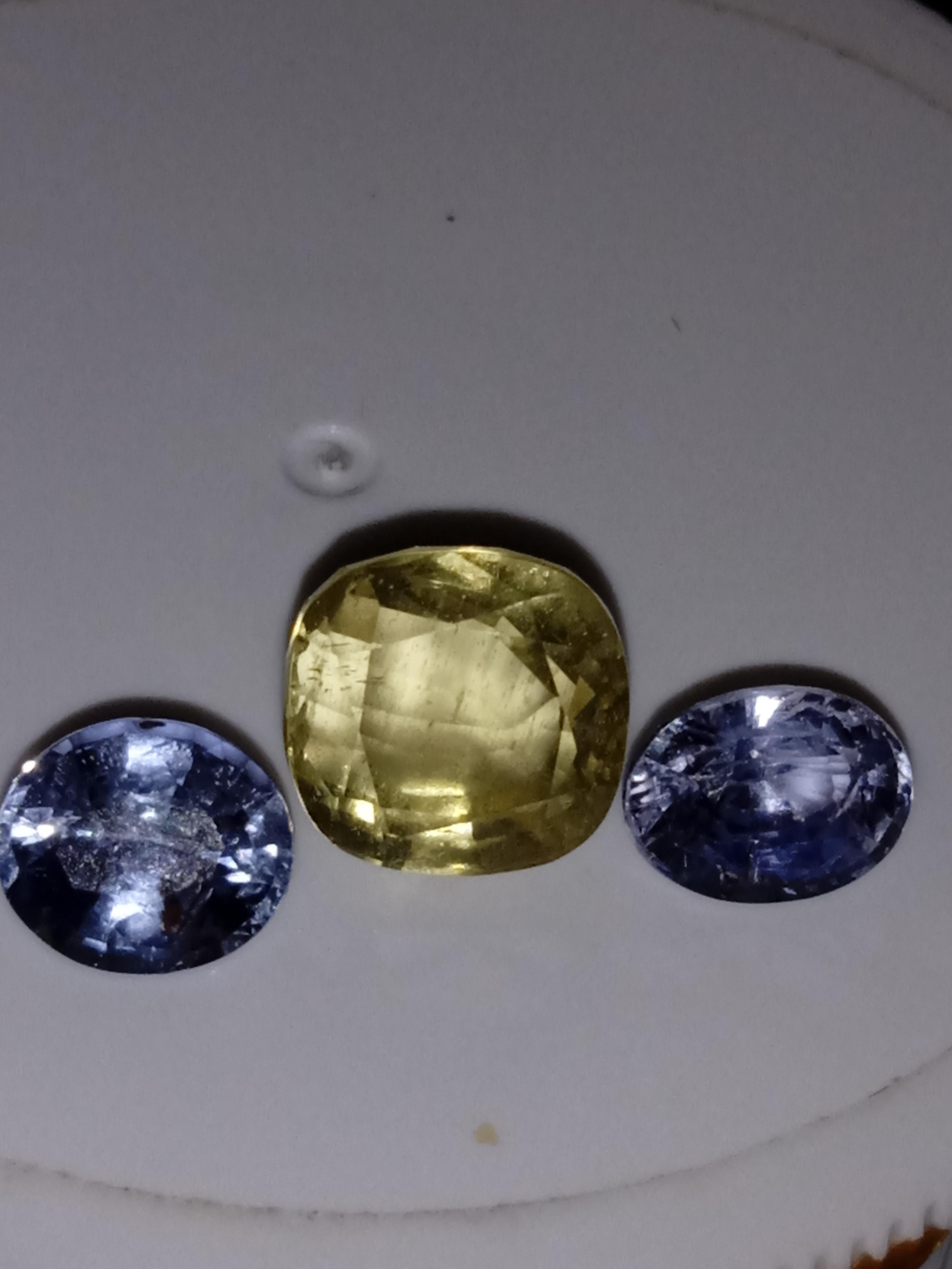 Natürliche blaue Saphire und gelbe Spinelle 6,35 Ständer im Angebot 3
