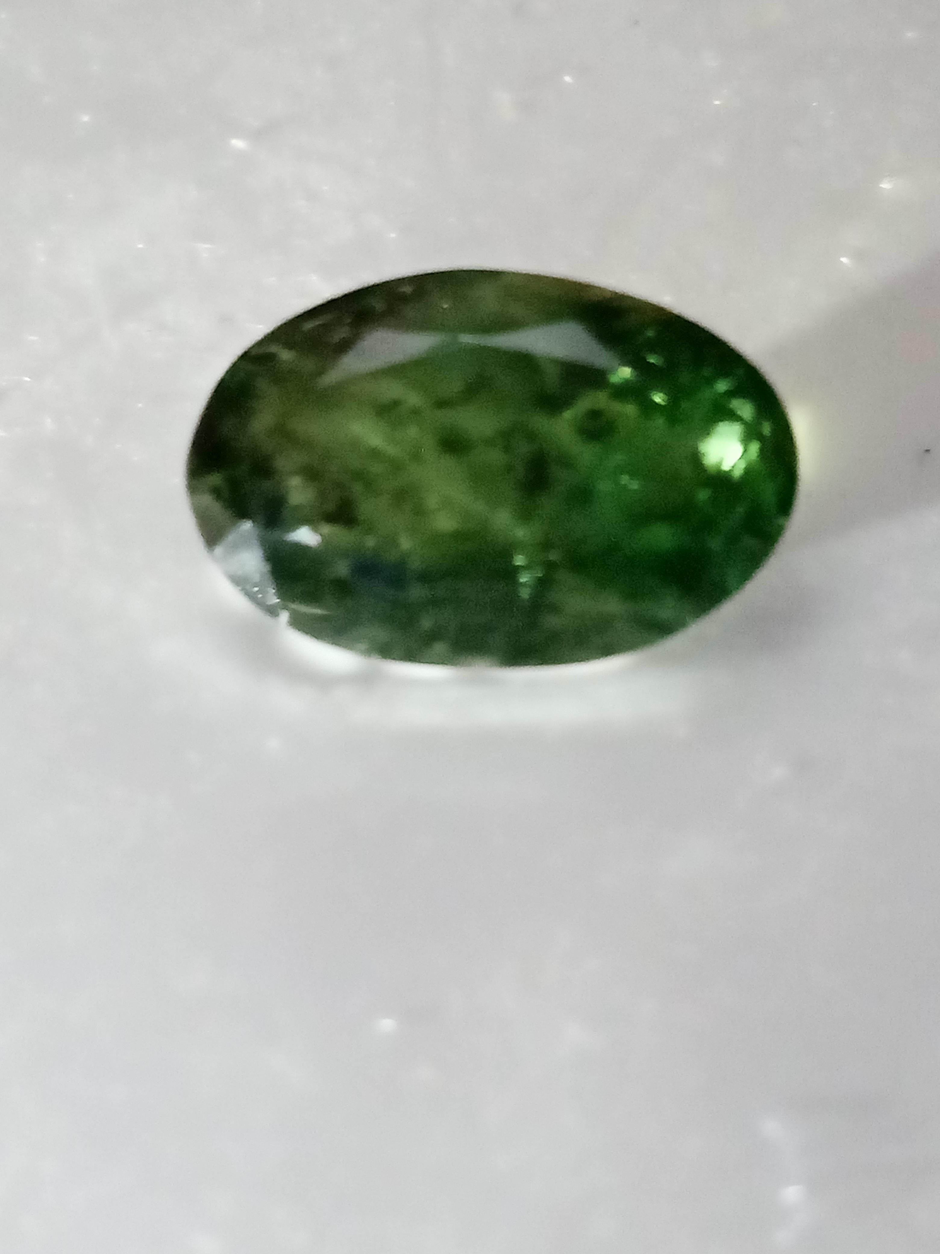 Natural green sapphire not heated not treated 5.35 carats  For Sale 2
