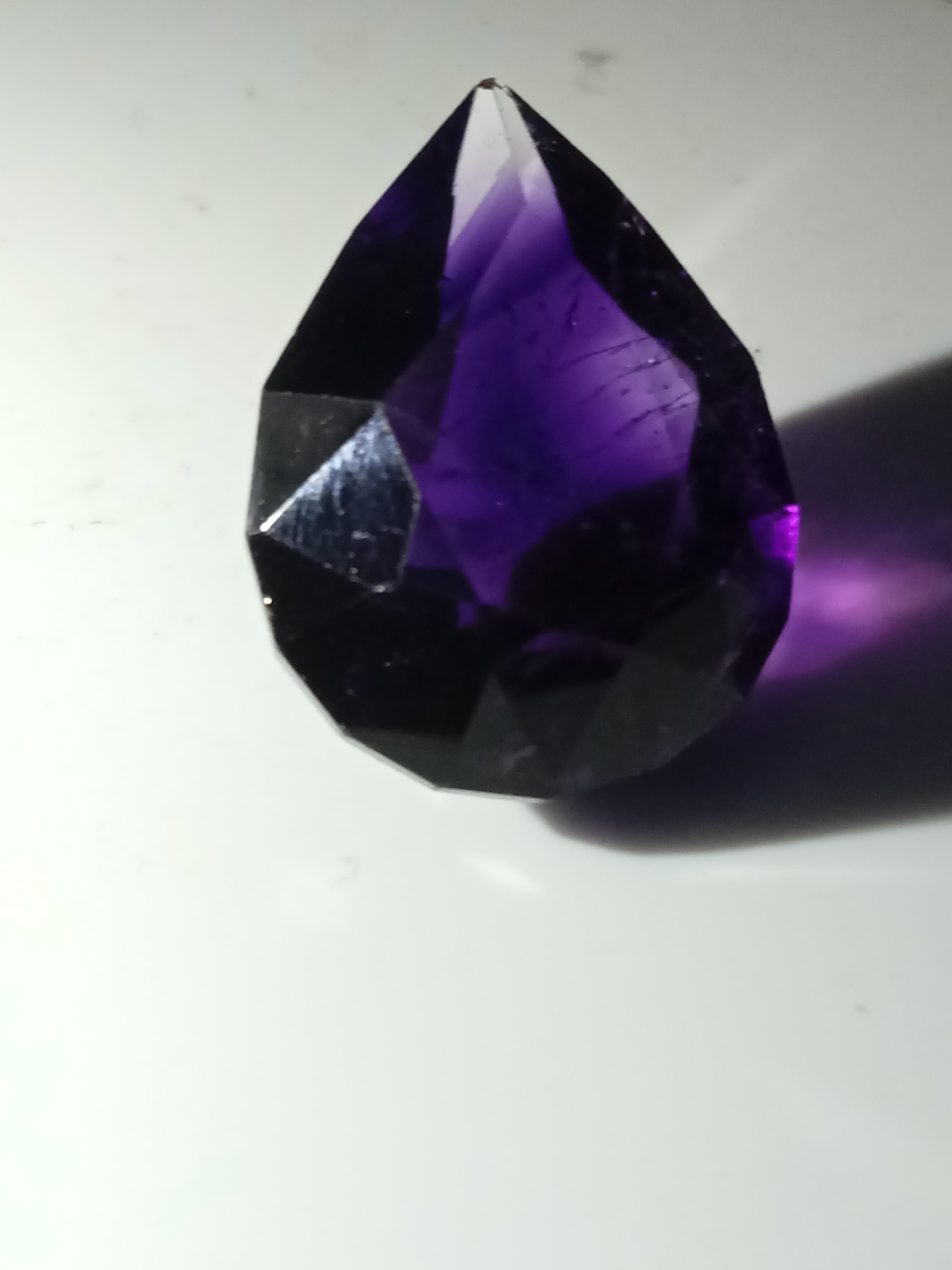 Natürlicher lila Amethyst Edelstein 7,25 Karat 