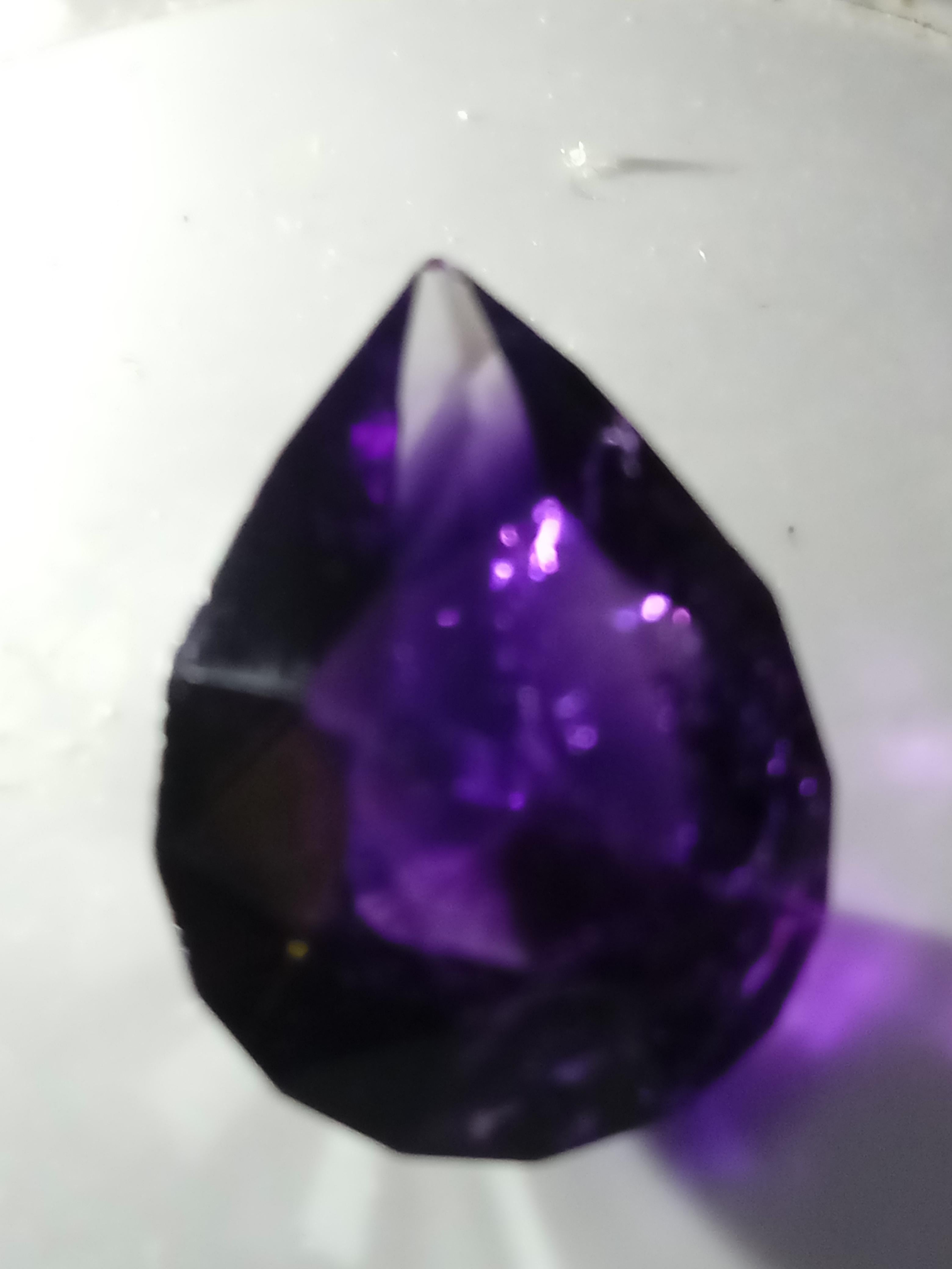 Natural purple amethyst 7.25 carats  - Sculpture by Unknown