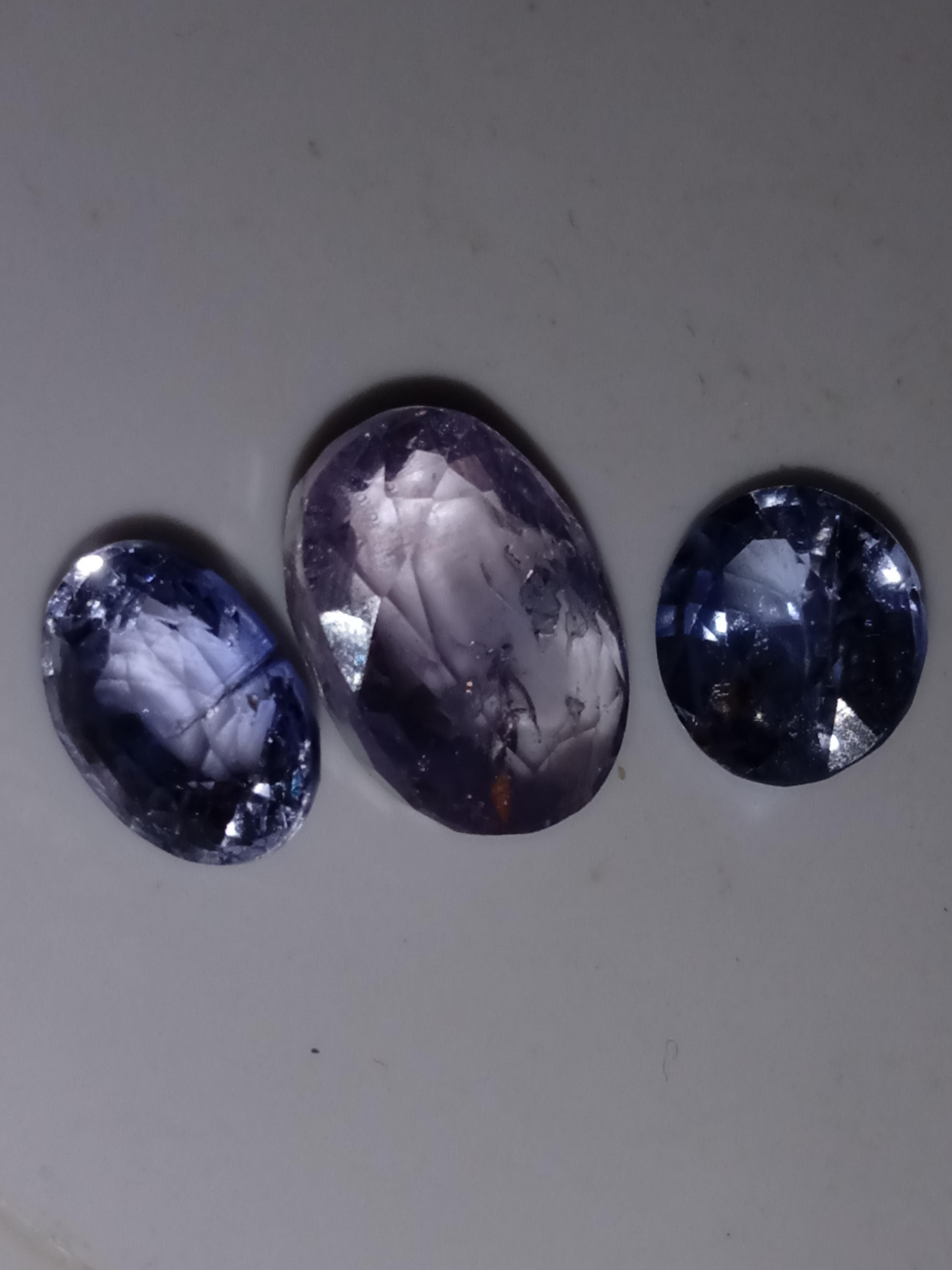 Saphirs violets naturels non traités et chauffés 6,35 carats 