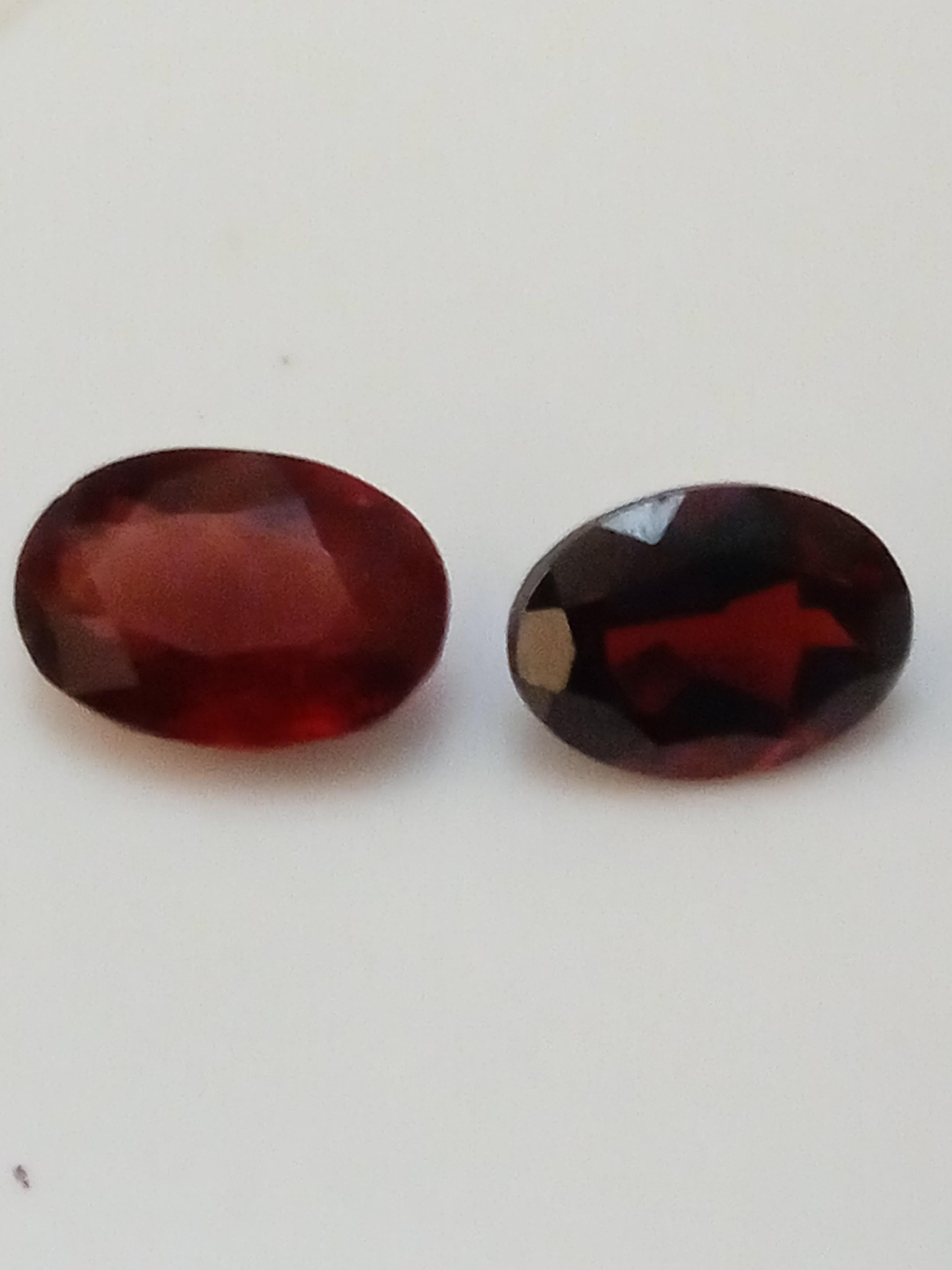 Natural Red garnet pair 3.55 carats  - Naturalistic Sculpture by Unknown