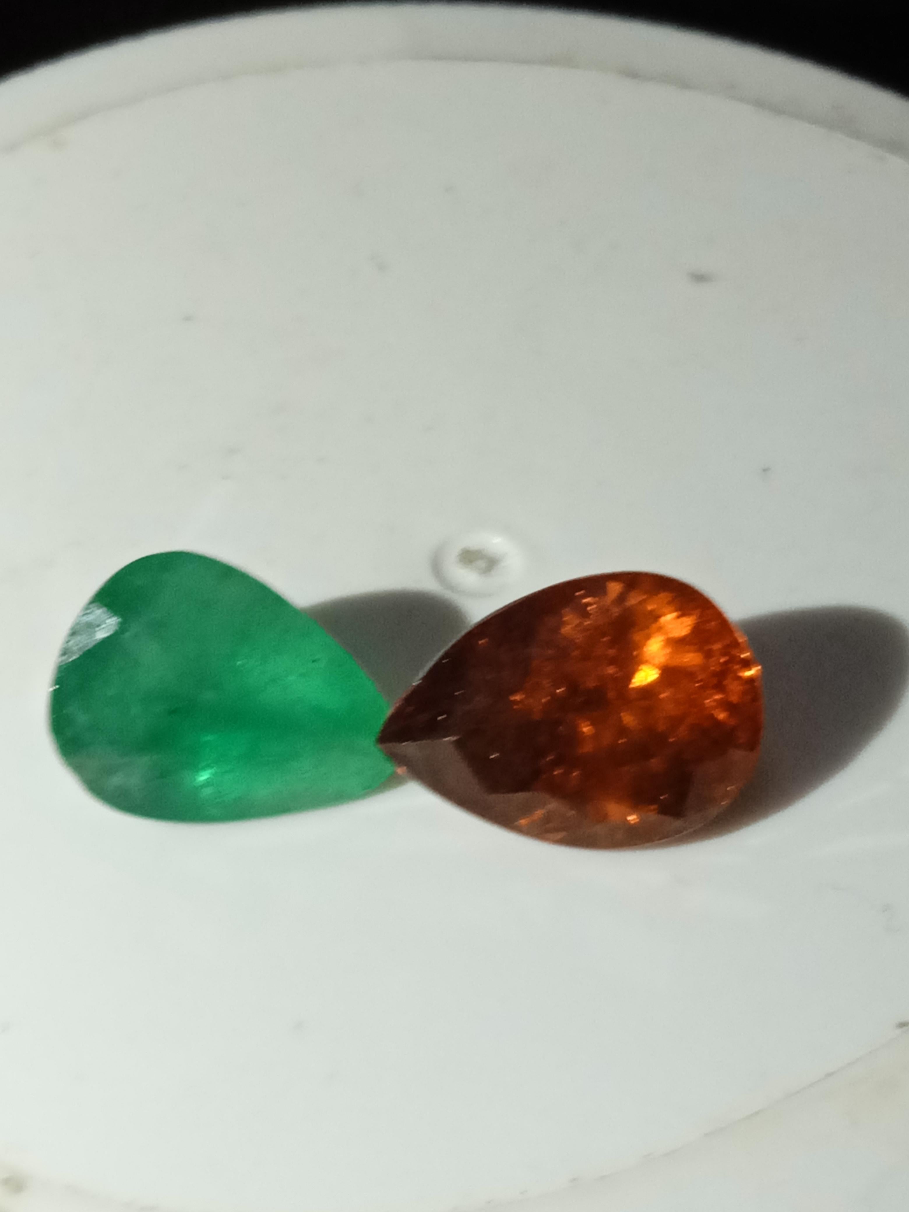 Natural spesitite garnet & Zambia emerald pair 5.05 carts For Sale 1