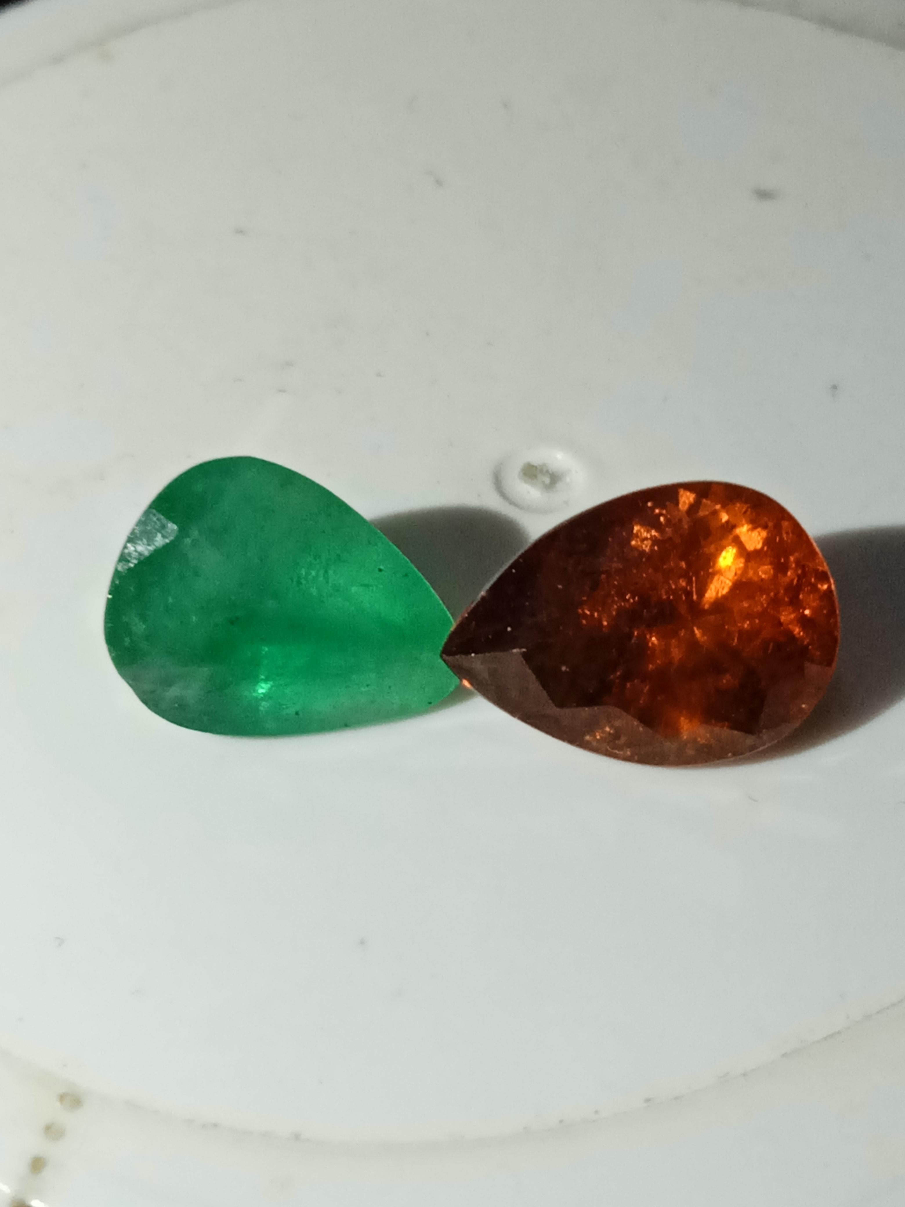 Natural spesitite garnet & Zambia emerald pair 5.05 carts For Sale 2