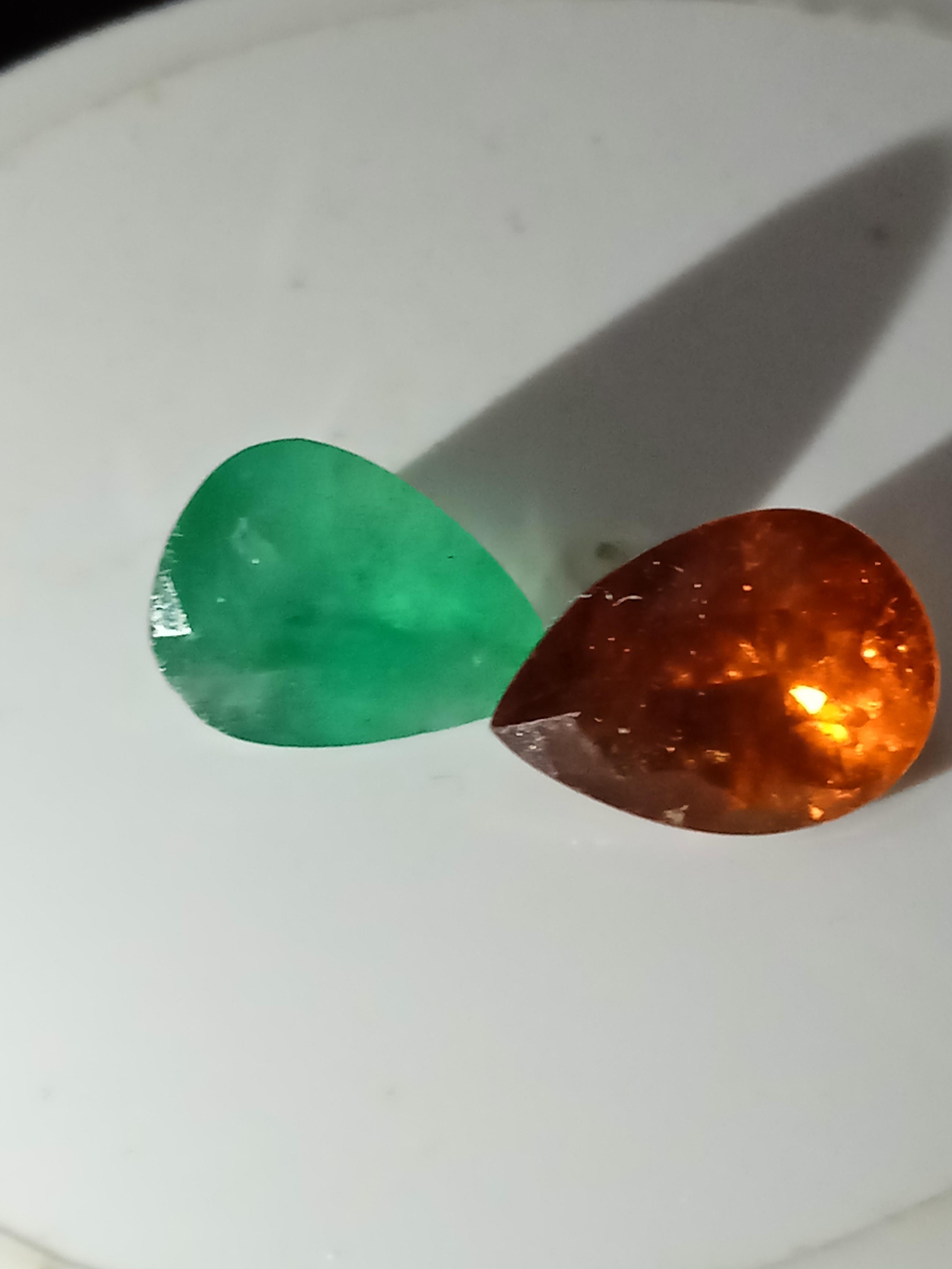 Natural spesitite garnet & Zambia emerald pair 5.05 carts For Sale 3