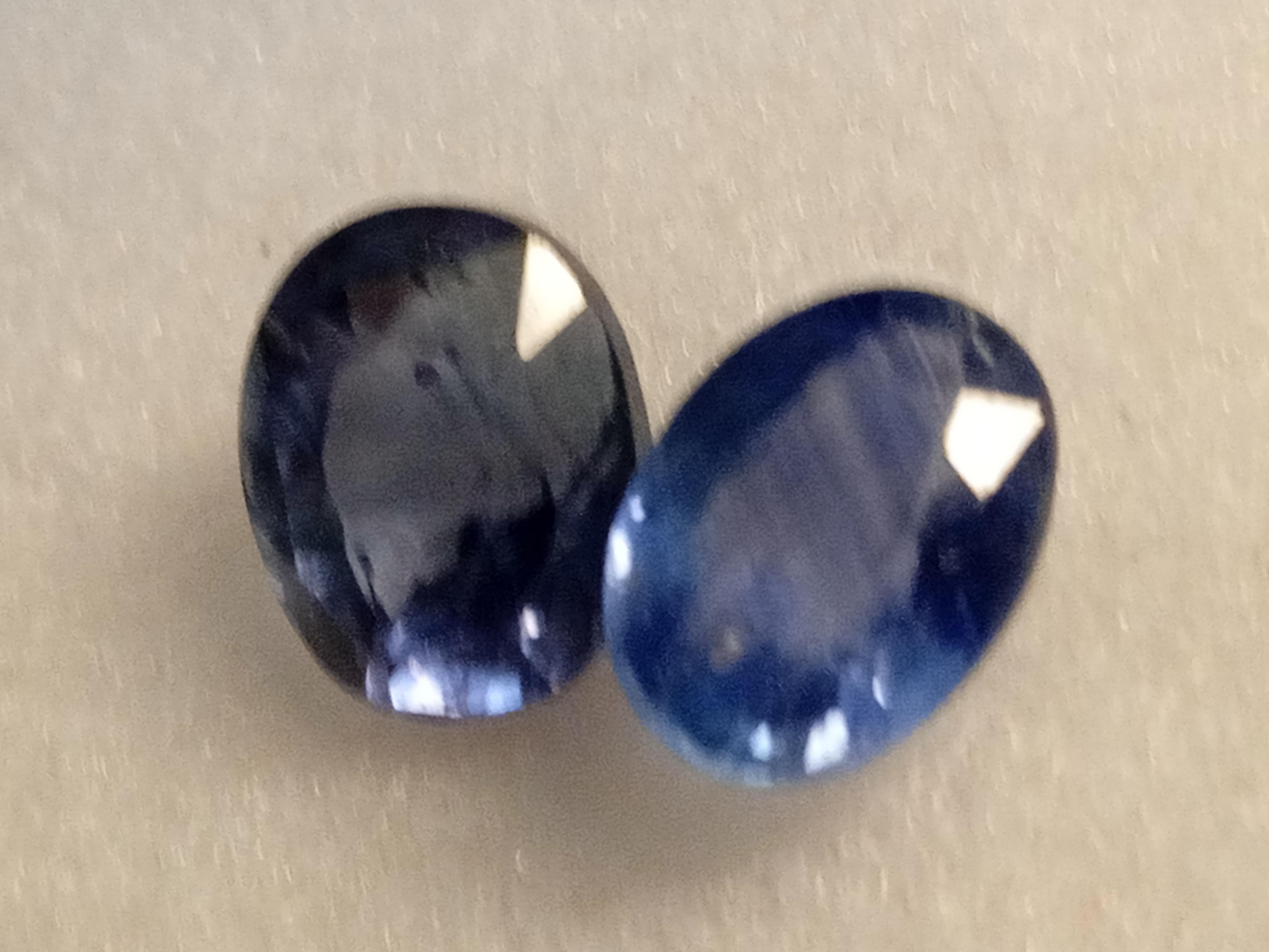 Natural blue sapphire pair not heated not treated 3 carats - Sculpture by Unknown
