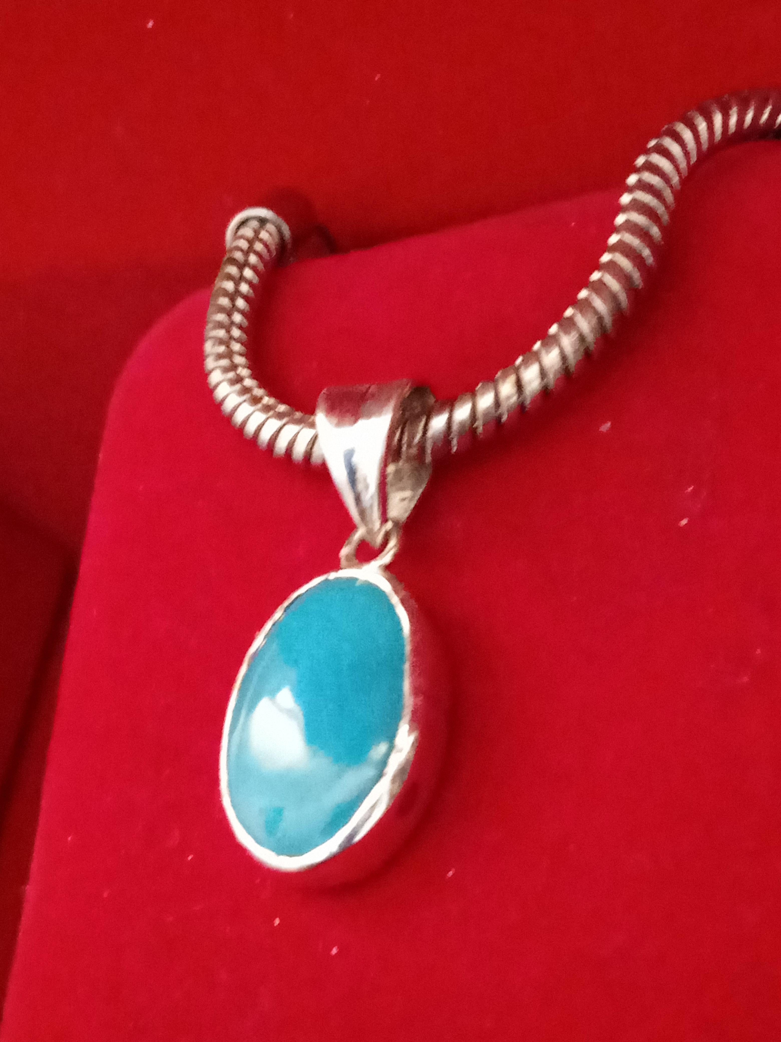 Natural tourquise stone pandant with silver necklace  For Sale 4