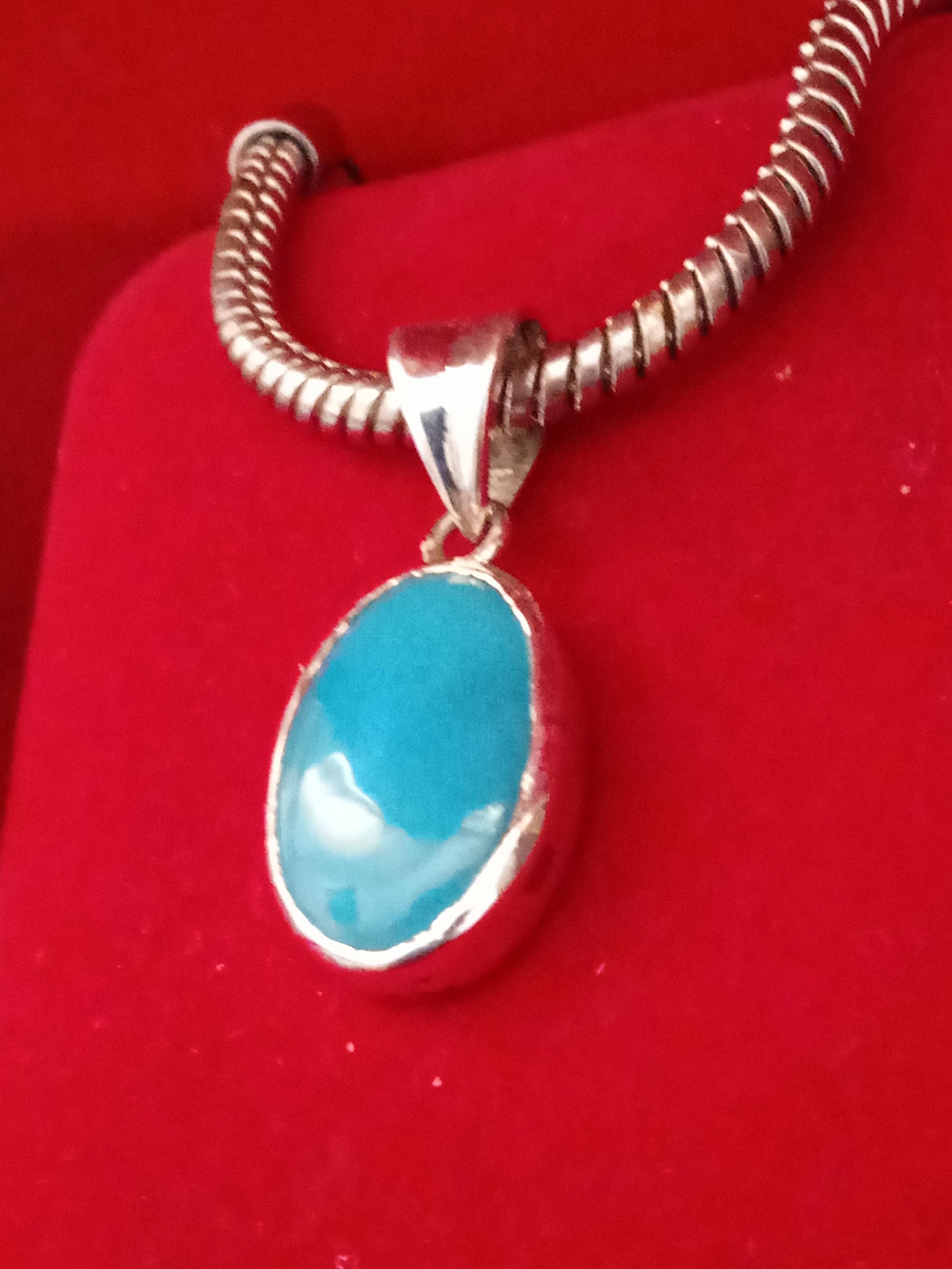 Natural tourquise stone pandant with silver necklace  For Sale 5
