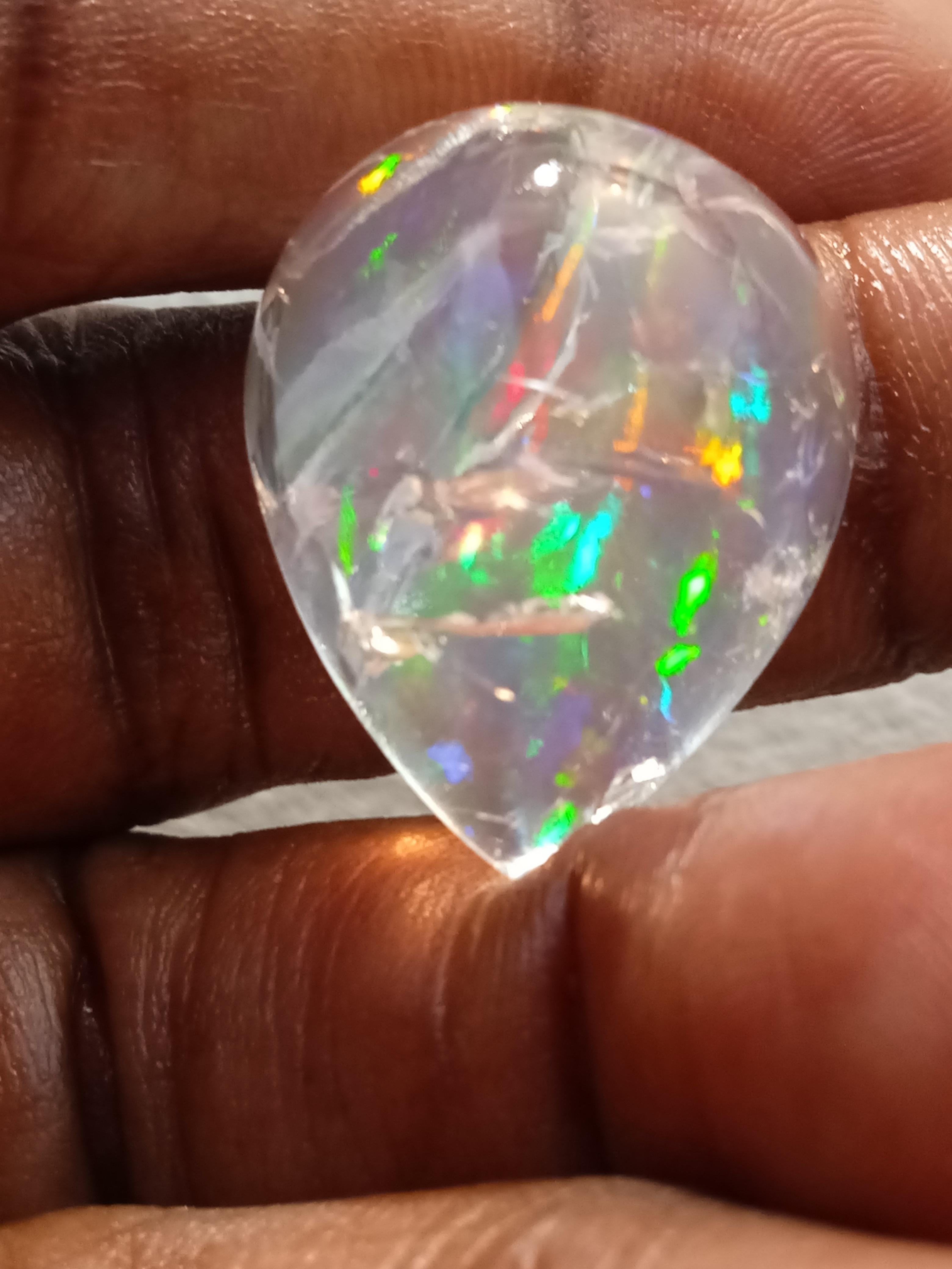 Still-Life Sculpture Unknown - opale naturelle de 32 carats