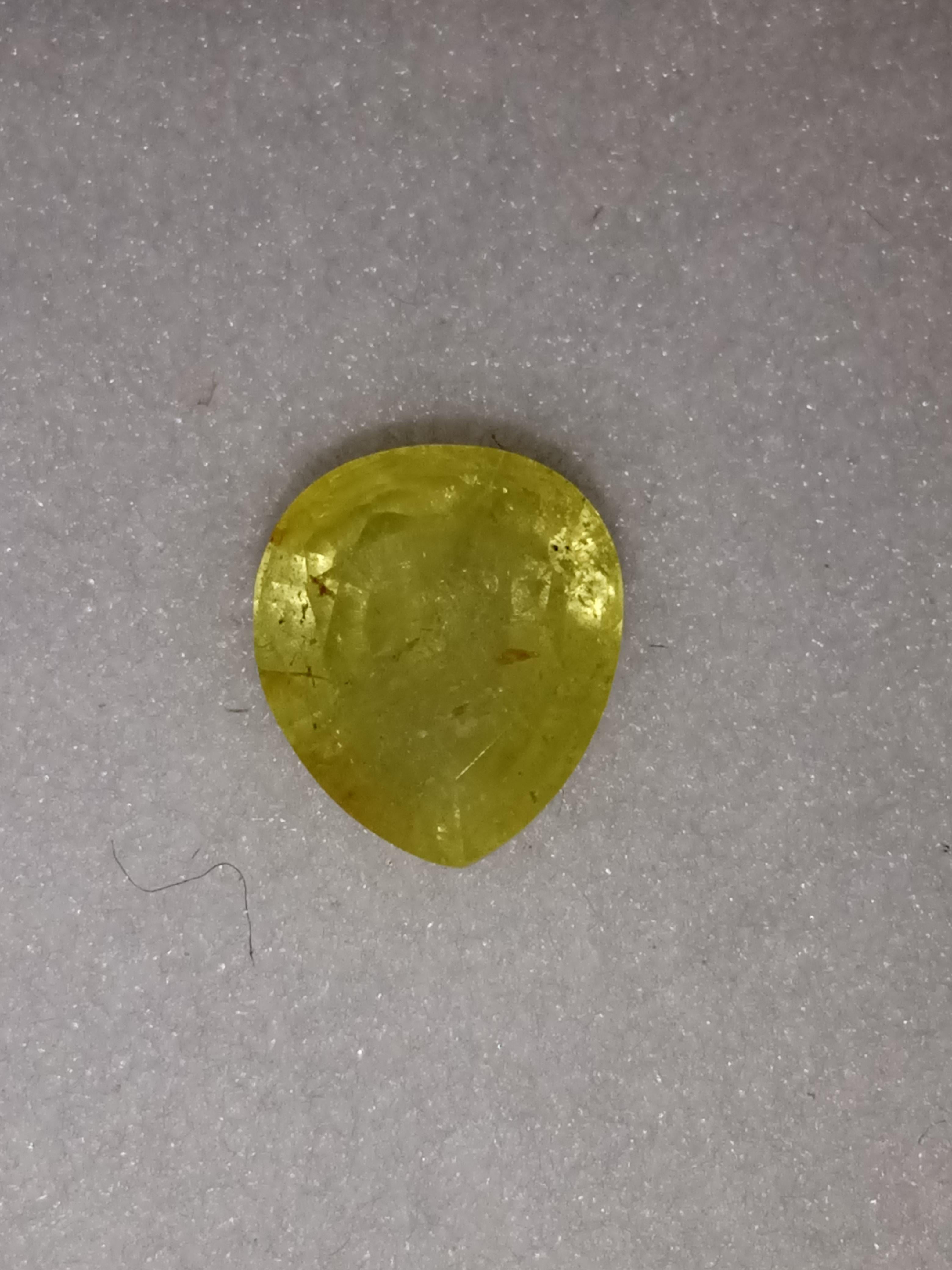 Natural yellow sappire not heated not treated 3.5 carat - Romantic Sculpture by Unknown