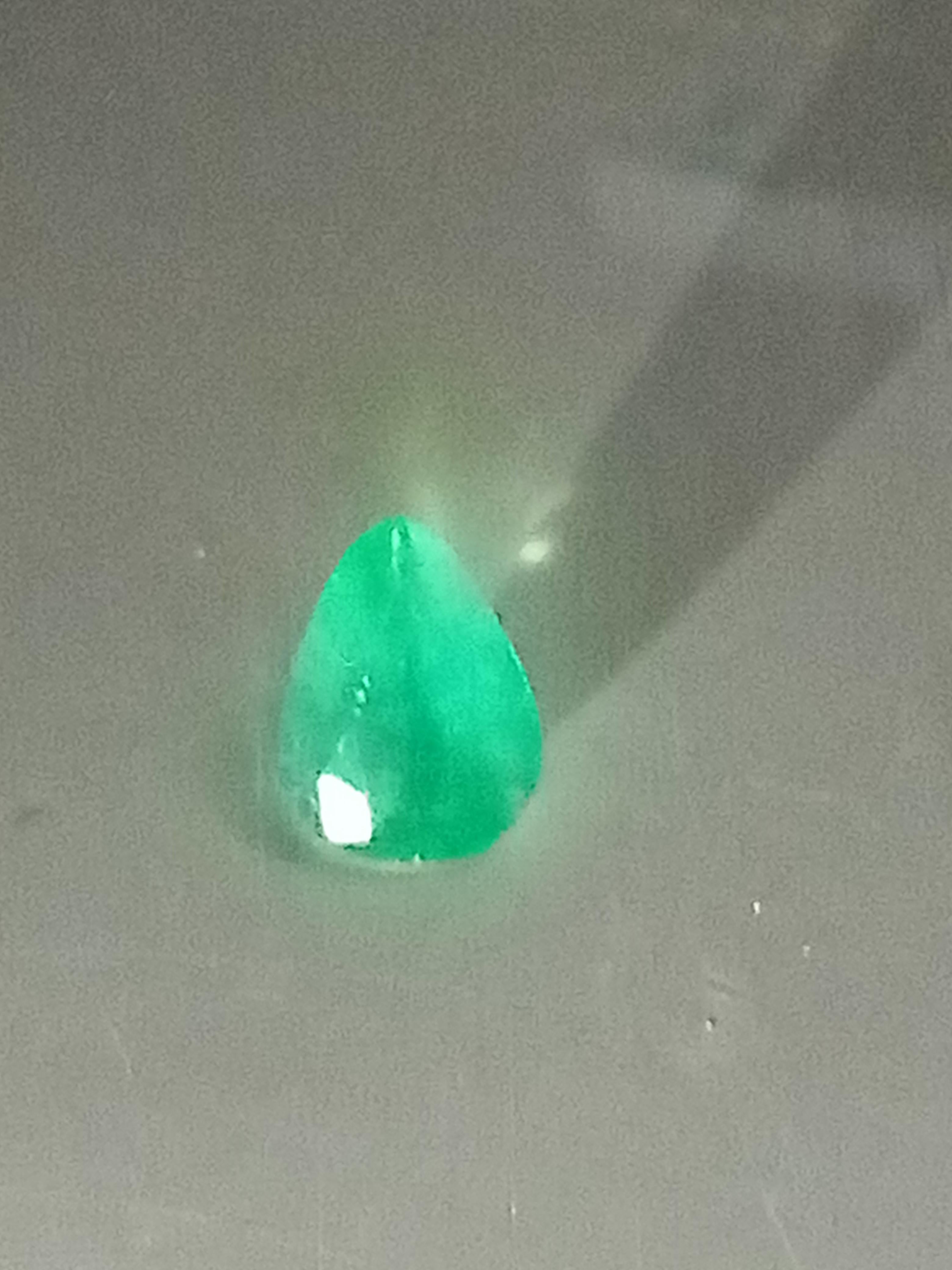 Natural Zambia emerald 1.90 carats For Sale 1