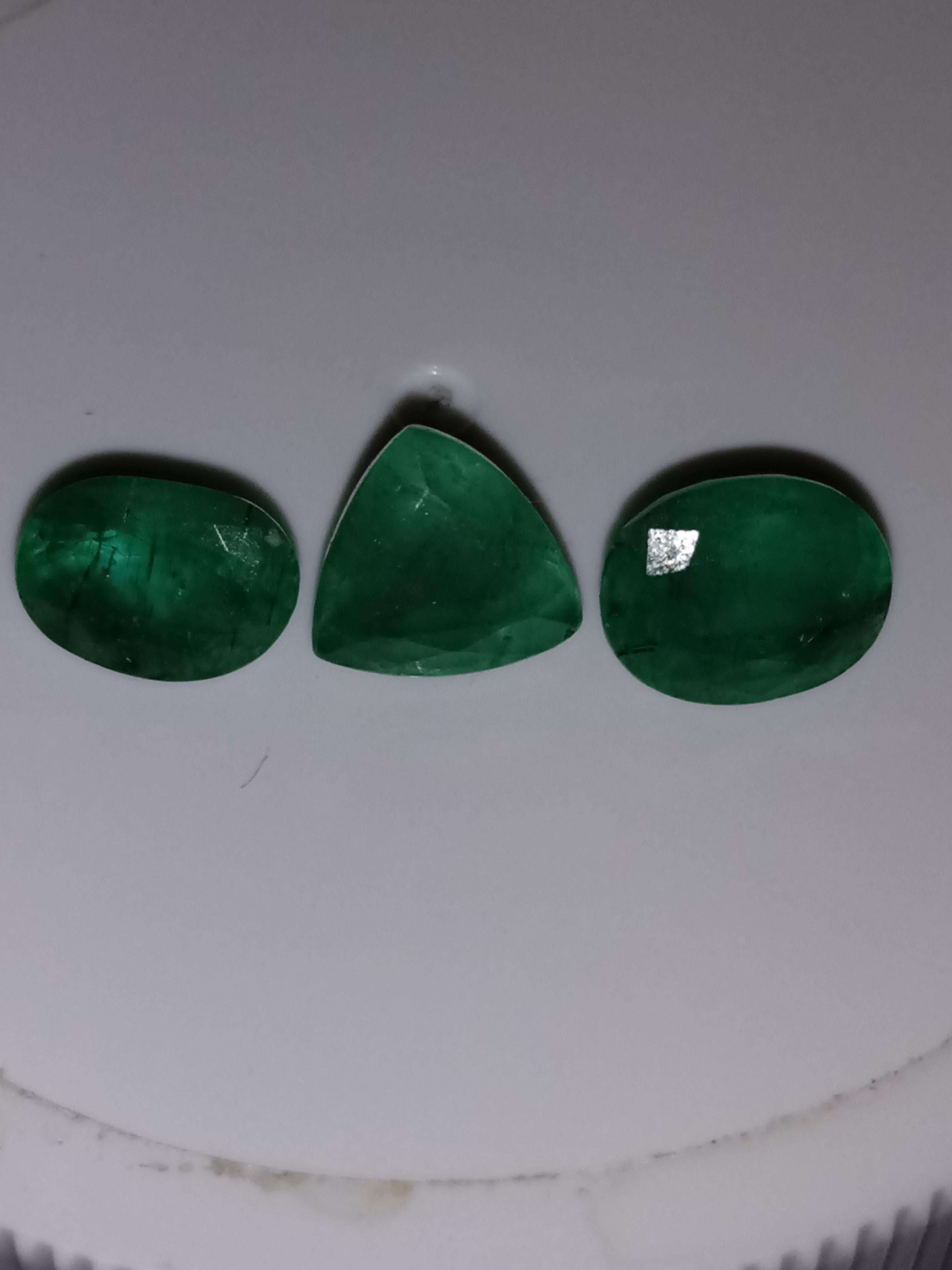 Natural Zambia emerald 3 pieces set 4.40 carats - Sculpture by Unknown