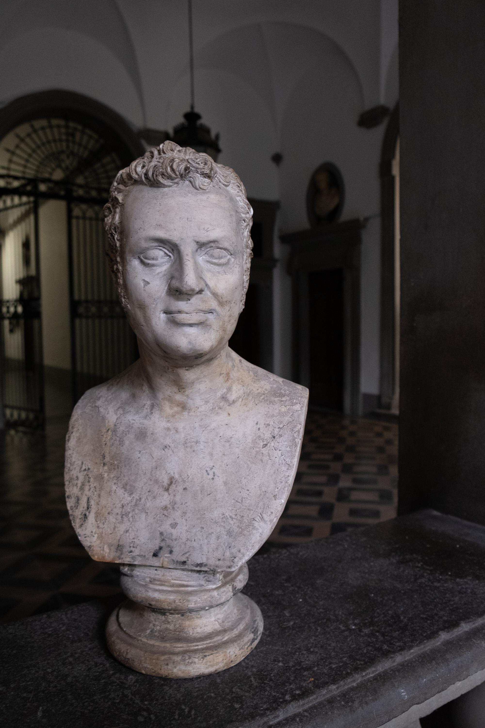 Neoclassic Neapolitan busts of Aristocratic couple. Plaster. Circa 1820 in vendita 7
