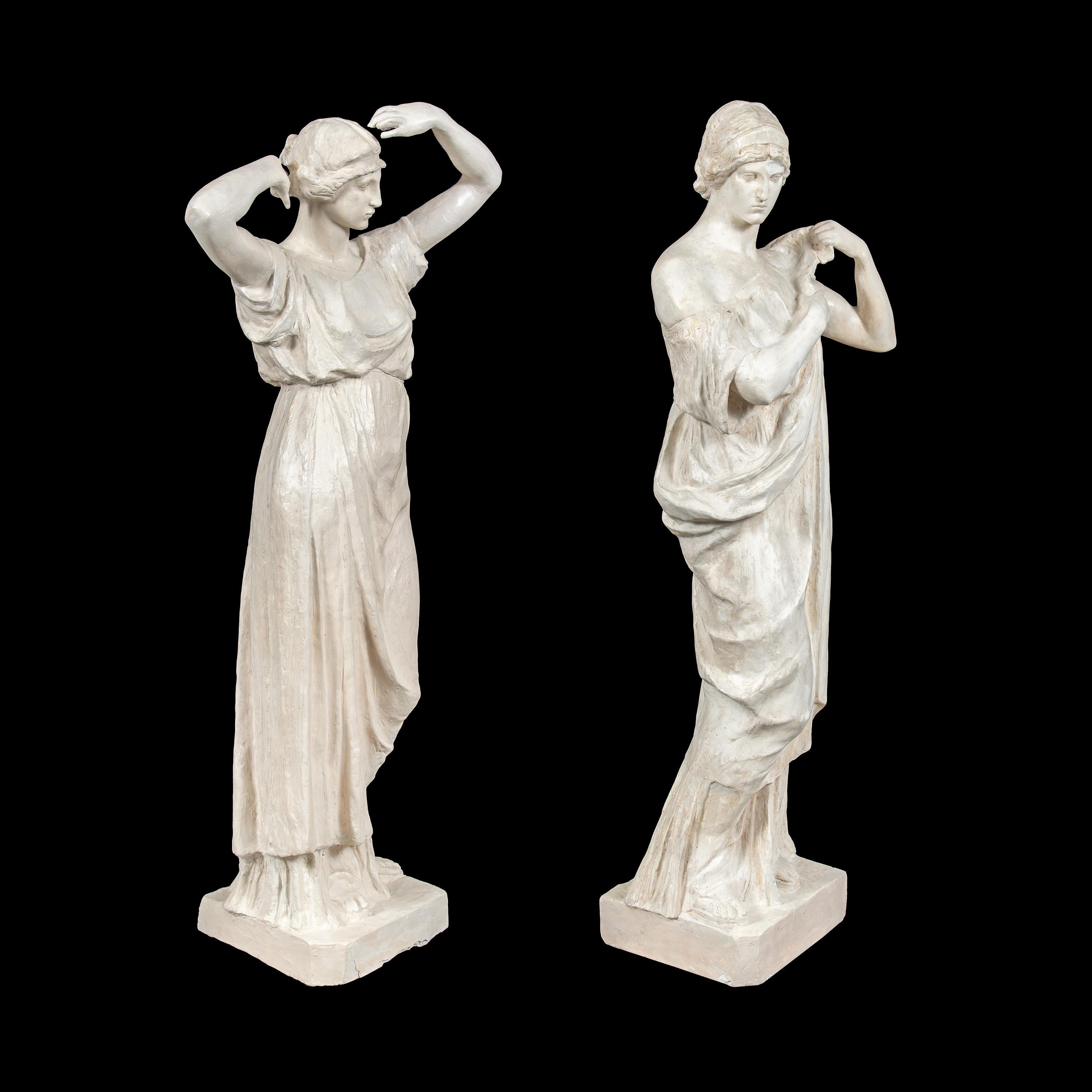 Neoklassizistische Skulptur in Rom – Paar italienische Scagliola-Figuren aus dem 19. Jahrhundert – Sculpture von Unknown