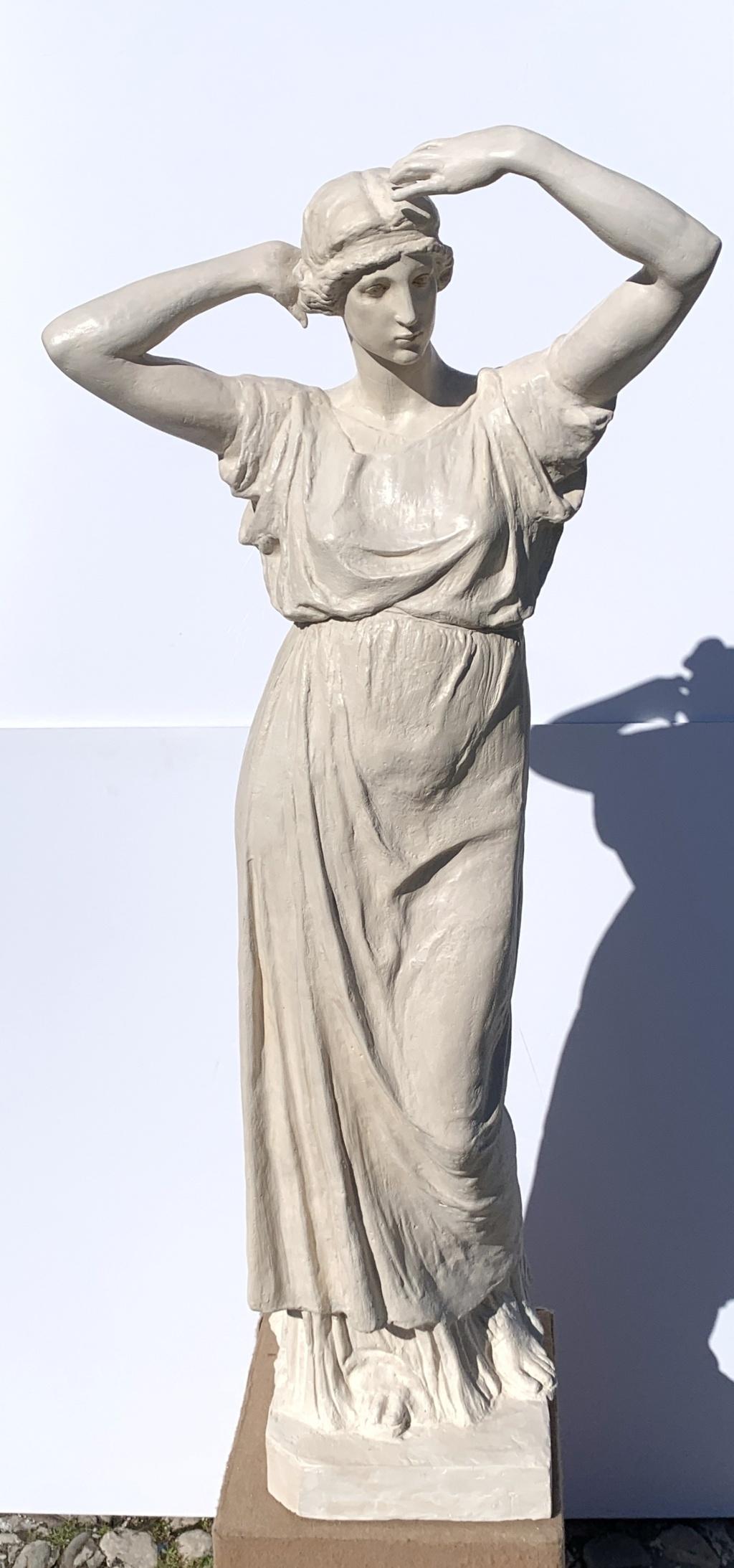 Sculpture néoclassique de Rome - Paire de scagliola italiennes du 19ème siècle - Figures en vente 1