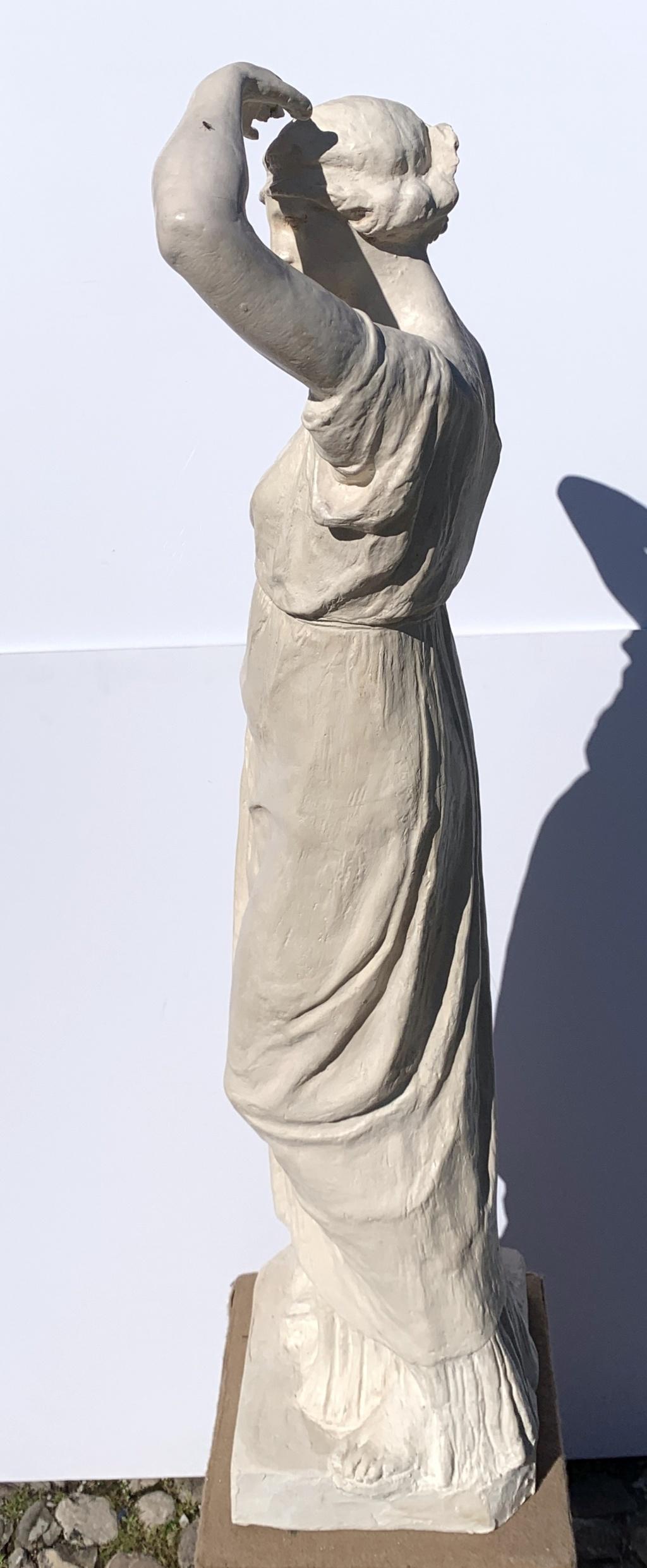 Sculpture néoclassique de Rome - Paire de scagliola italiennes du 19ème siècle - Figures en vente 7