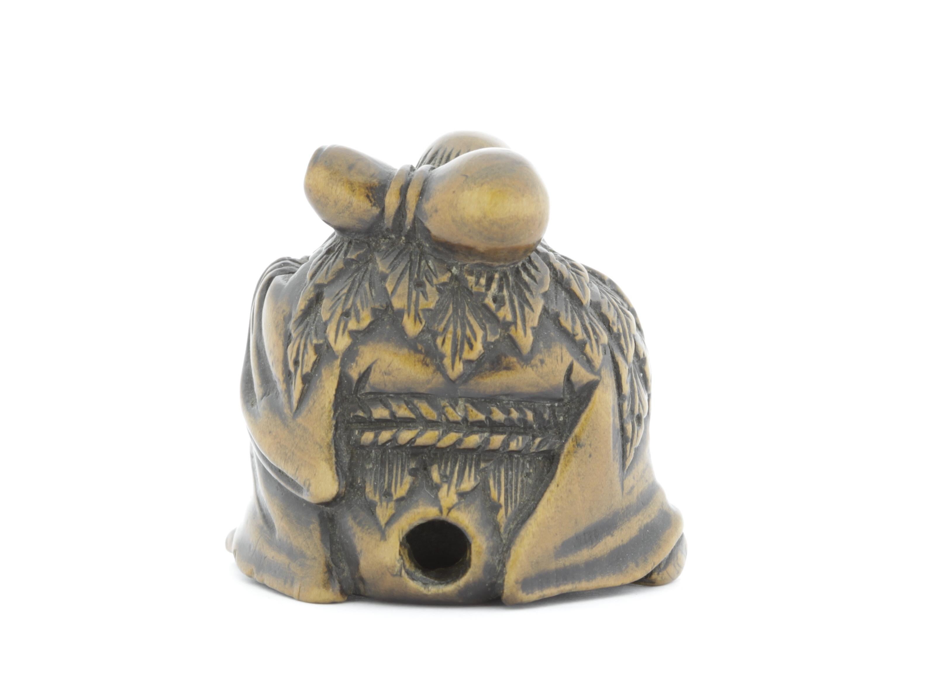 Netsuke, Wood, Accessory, Fashion, 19th century, Antique, Woodcraft, Artisan - Other Art Style Sculpture by Unknown
