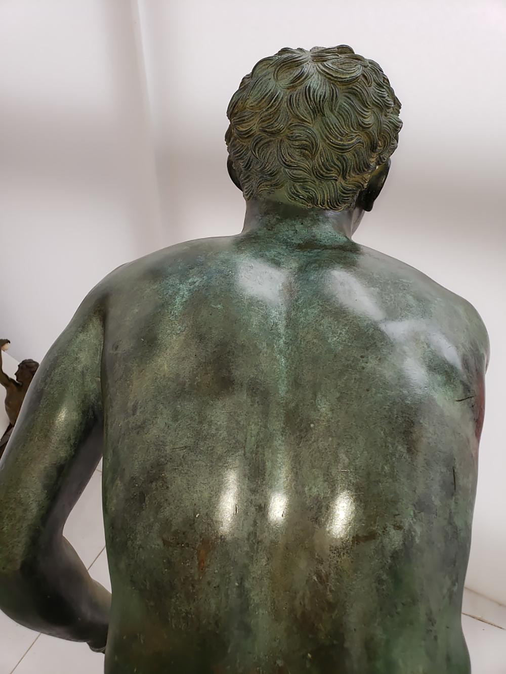 Tapis de couloir masculin nu en bronze patiné classique d'après l'antiquité en vente 12