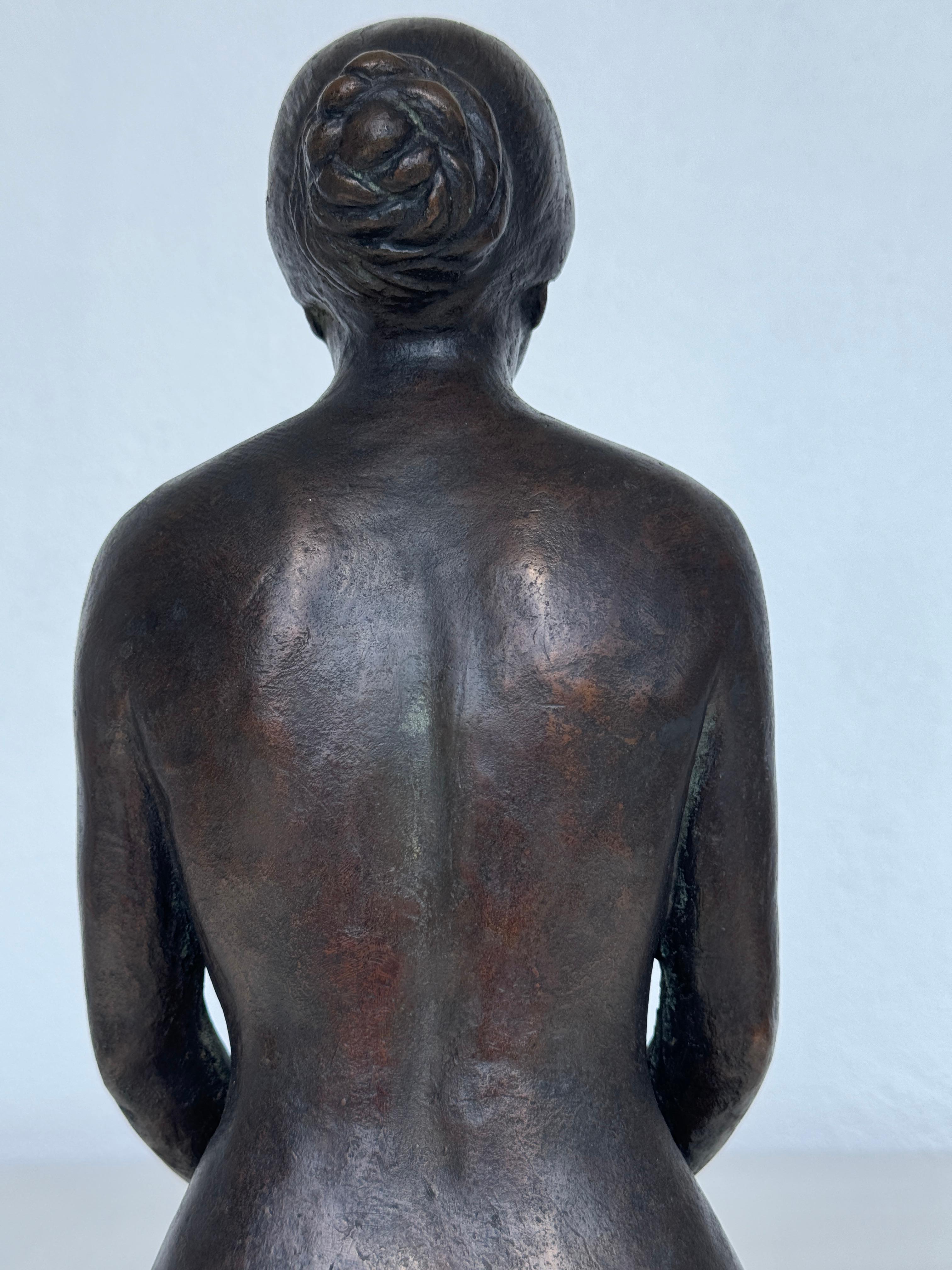 Figura De Mujer Desnuda De Rodillas Sobre La Almohada - Nude Sculpture Oro de Unknown