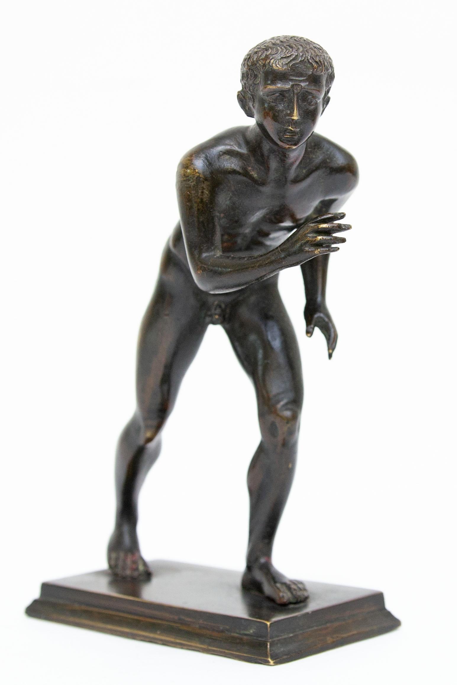 Bronze-Skulptur eines Olympischen Läufers, Grand Tour – Sculpture von Unknown